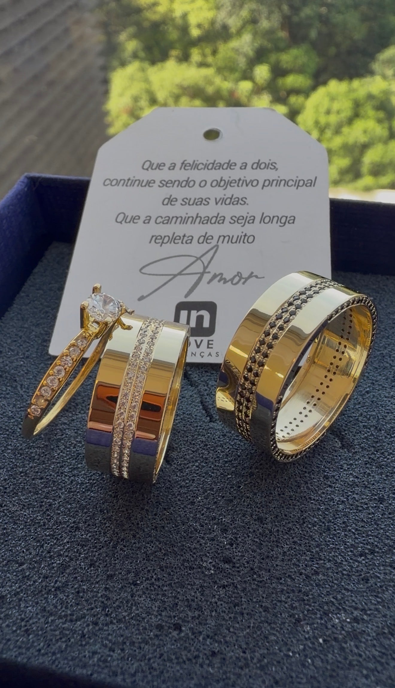 Par de Alianças em Ouro 18k - Modelo Carinho Duo | 8mm | 12x R$1.199.