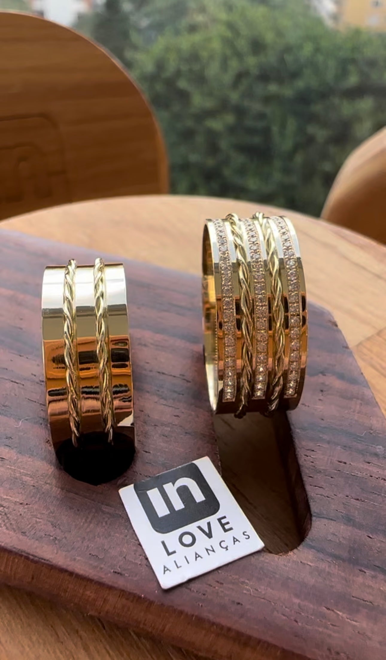Alianças de Casamento em Ouro 18k - Modelo Momentos | 8mm | 12x R$890