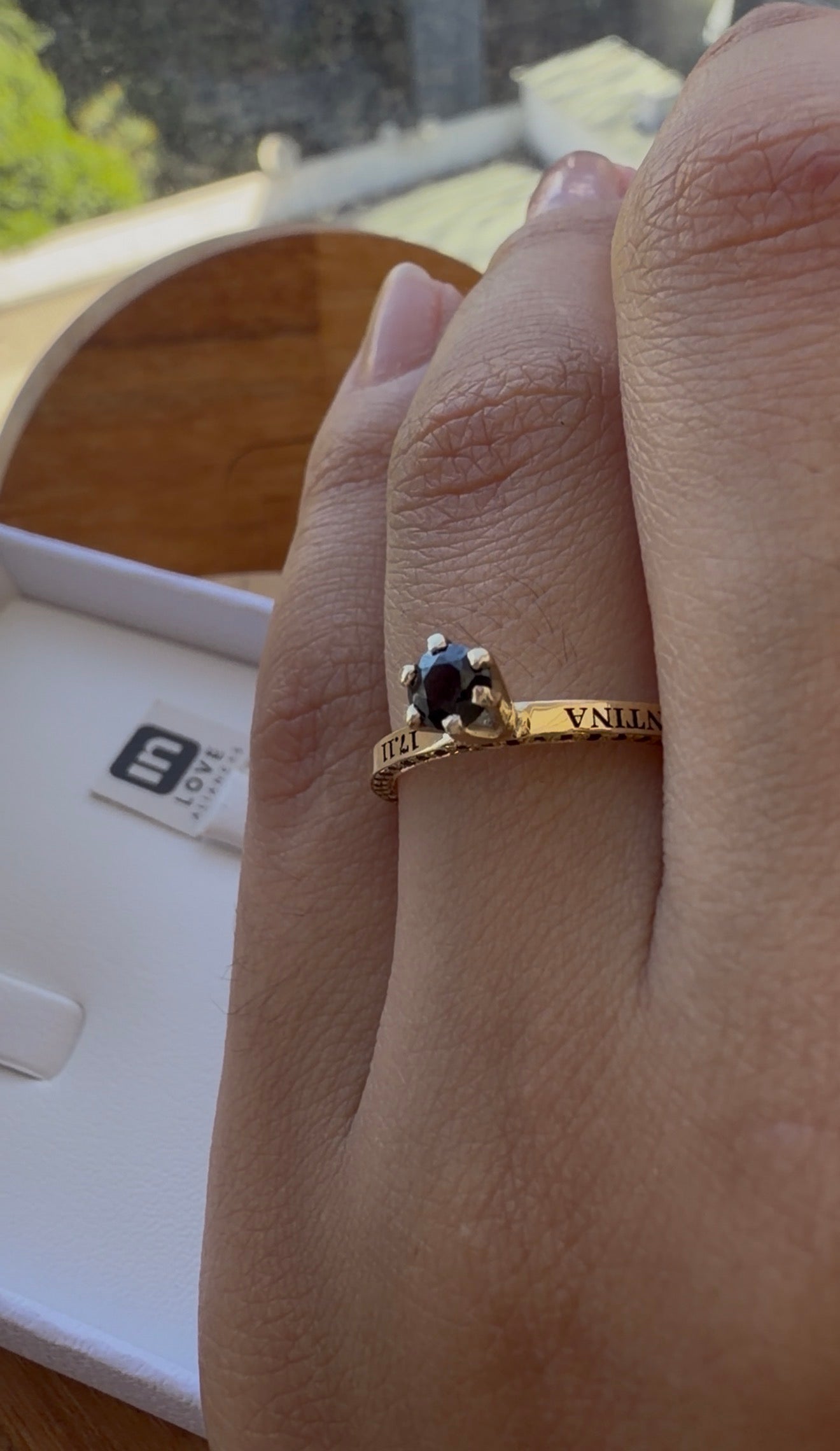 Anel Solitário Storie em Ouro 18k - 12x R$269,00