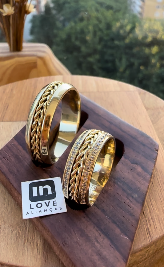 Alianças de Casamento em Ouro 18k - Modelo Trançado | 7mm | 12x R$1.140