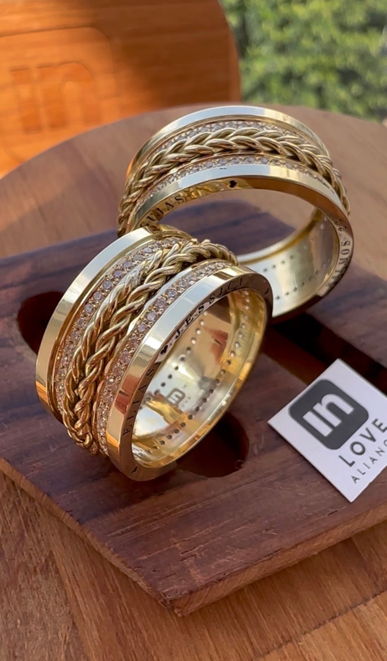 Par de Alianças em Ouro 18k - Modelo Nosso Santo Bateu White | 10mm | 12x R$1.666