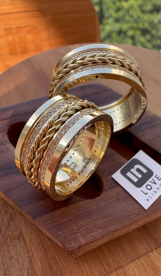 Par de Alianças em Ouro 18k - Modelo Nosso Santo Bateu White | 10mm | 12x R$1.666