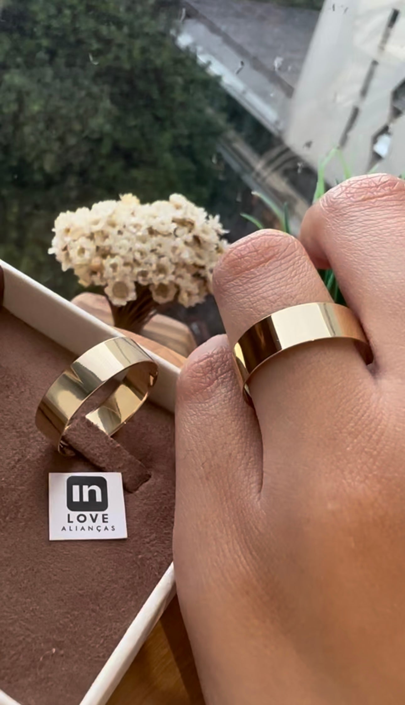 Alianças de Casamento em Ouro 18k - Modelo Dengo | 6mm | 12x R$333