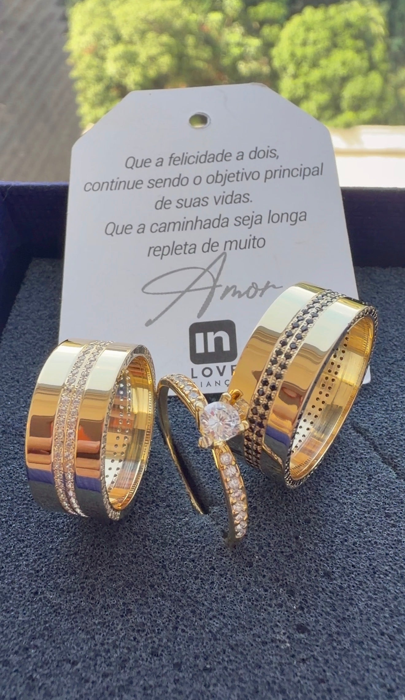 Par de Alianças em Ouro 18k - Modelo Carinho Duo | 8mm | 12x R$1.199.