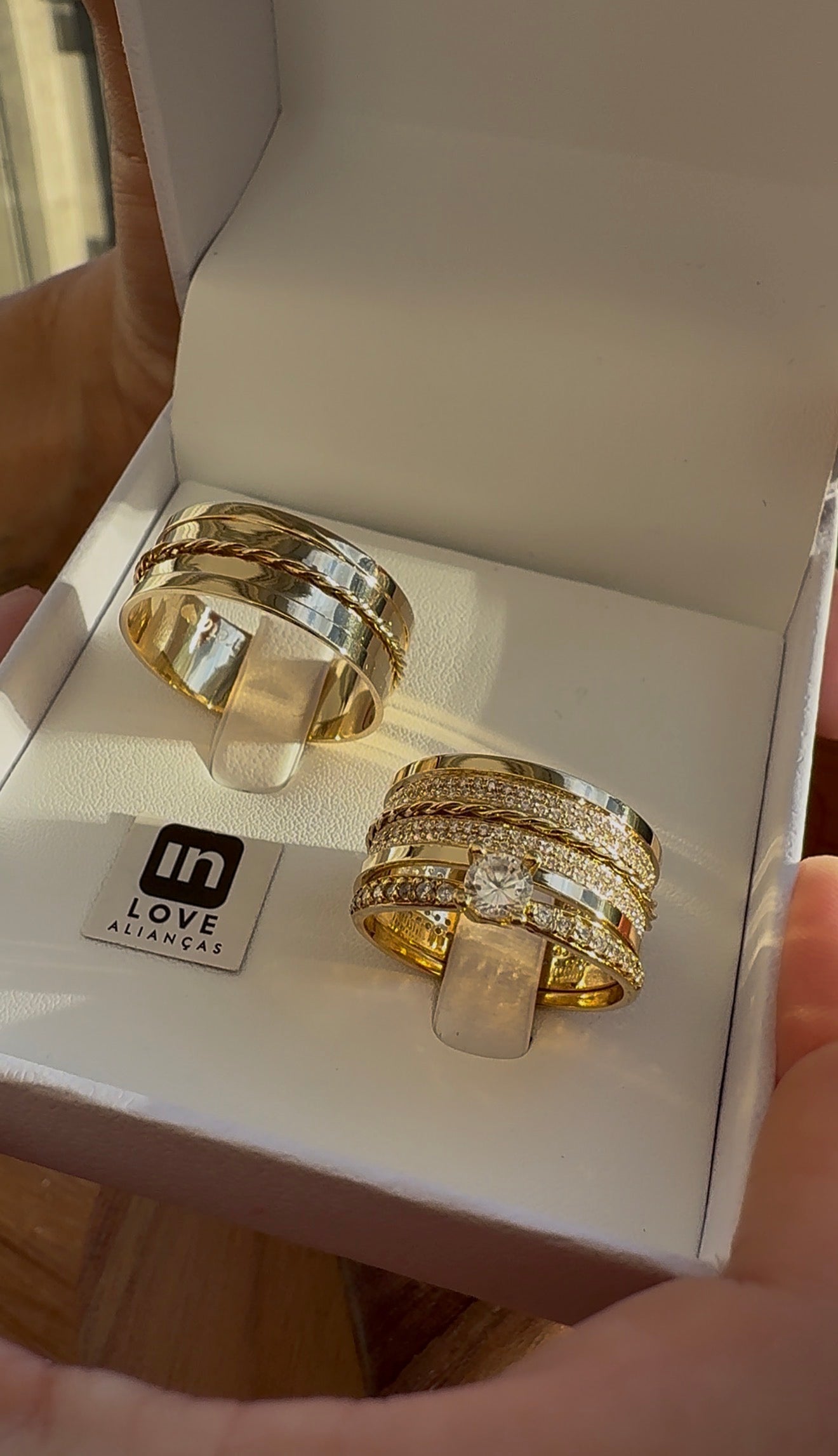 Par de Alianças em Ouro 18k - Modelo Desejo | 8mm | 12x R$899