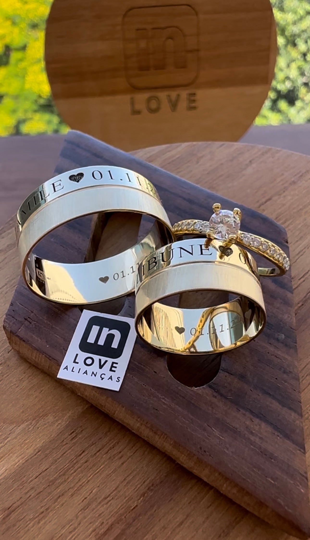 Par de Alianças em Ouro 18k - Modelo Aconchego | 8mm | 12x R$599