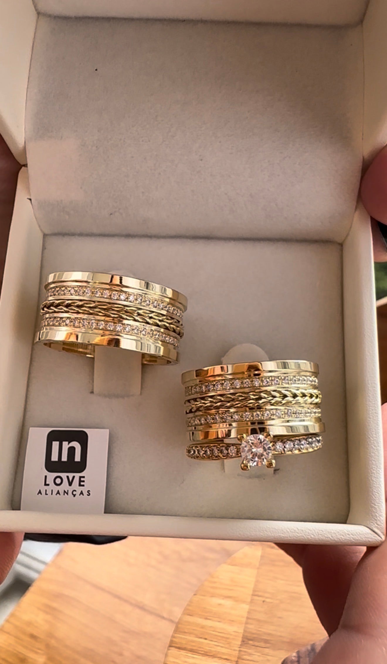 Par de Alianças em Ouro 18k - Modelo Nosso Santo Bateu | 10mm | 12x R$1.899.