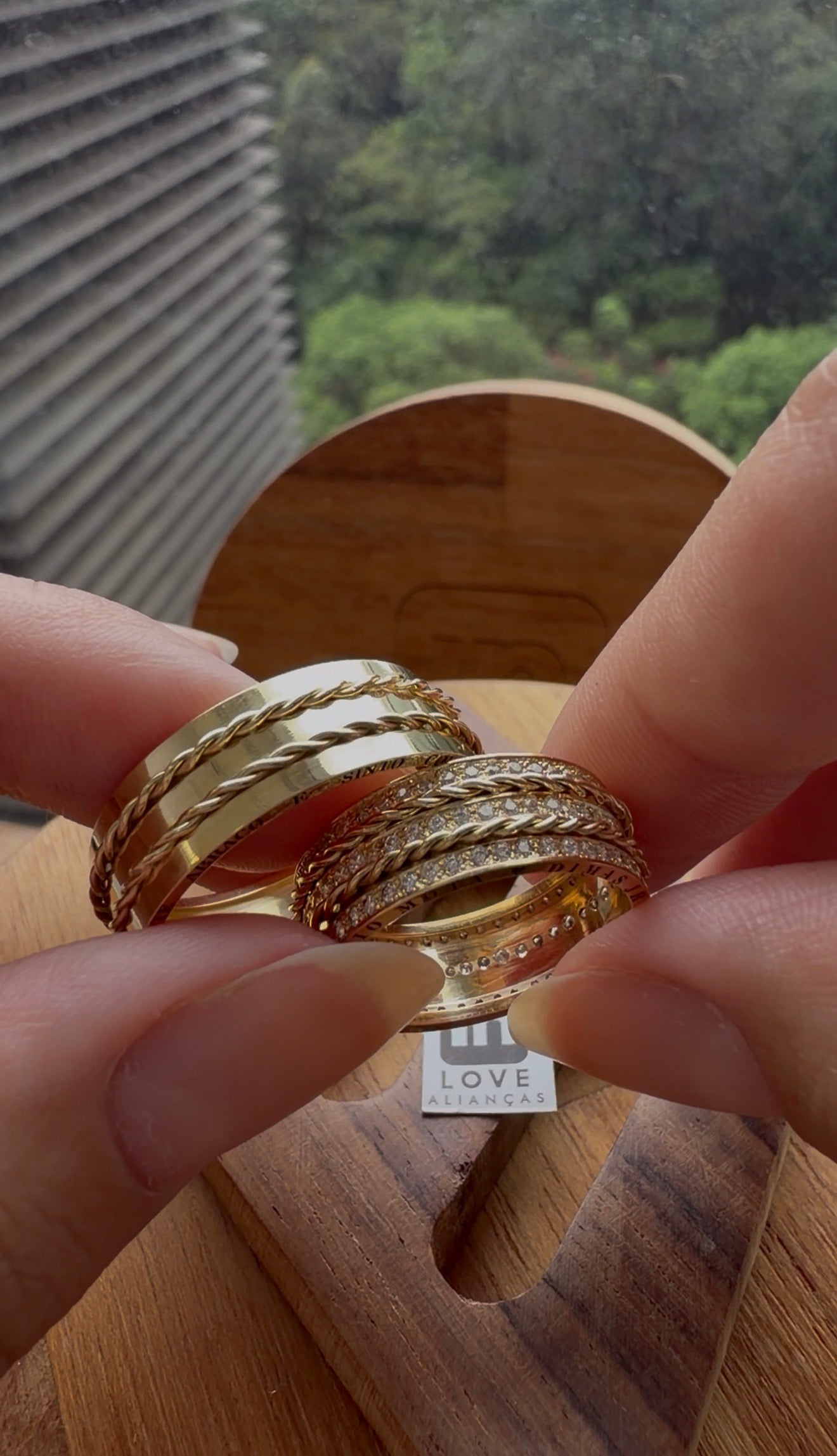 Par de Alianças em Ouro 18k - Modelo Momentos | 7mm | 12x R$999.