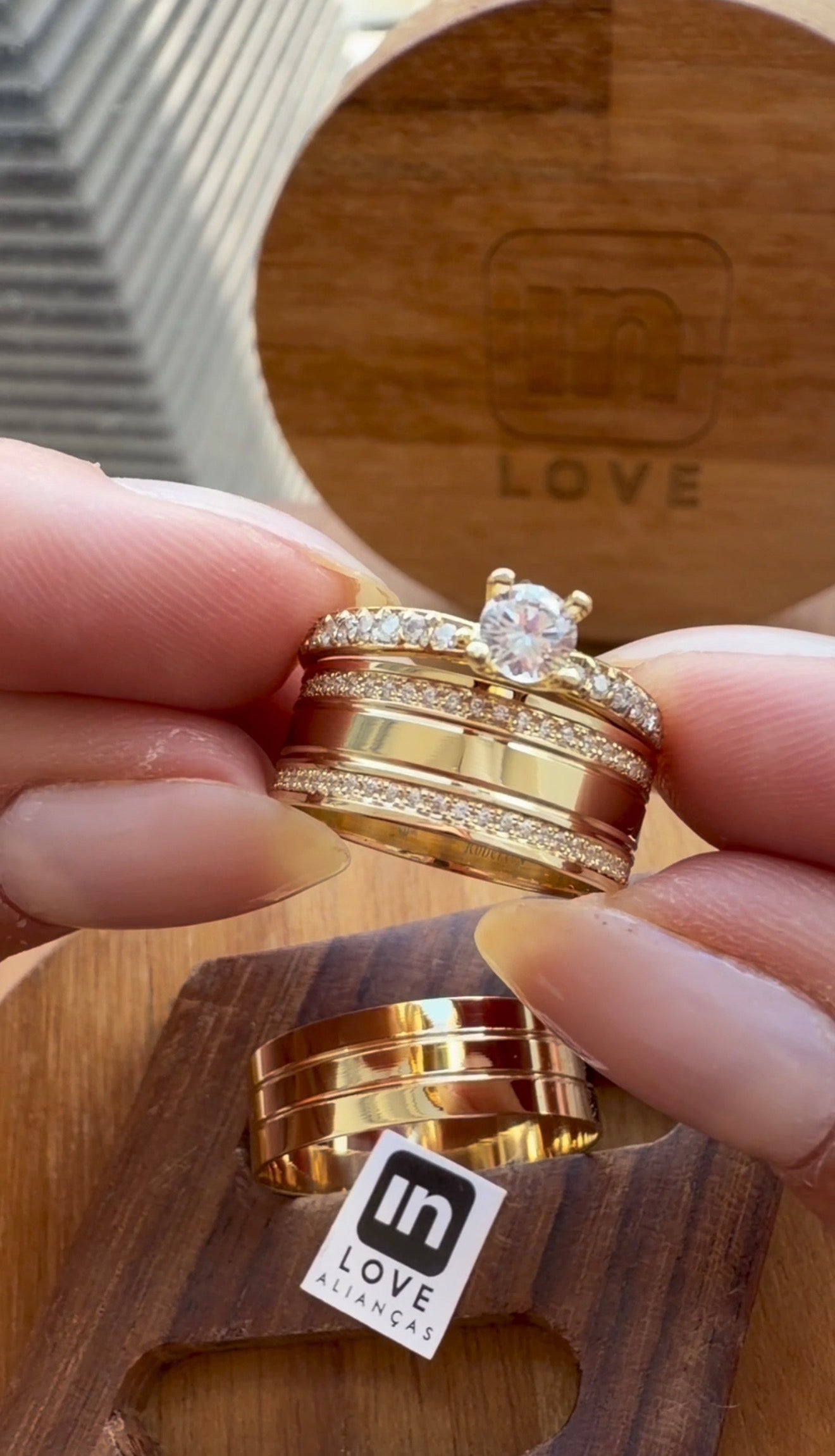 Par de Alianças em Ouro 18k - Modelo Encontro | 8mm | 12x R$758