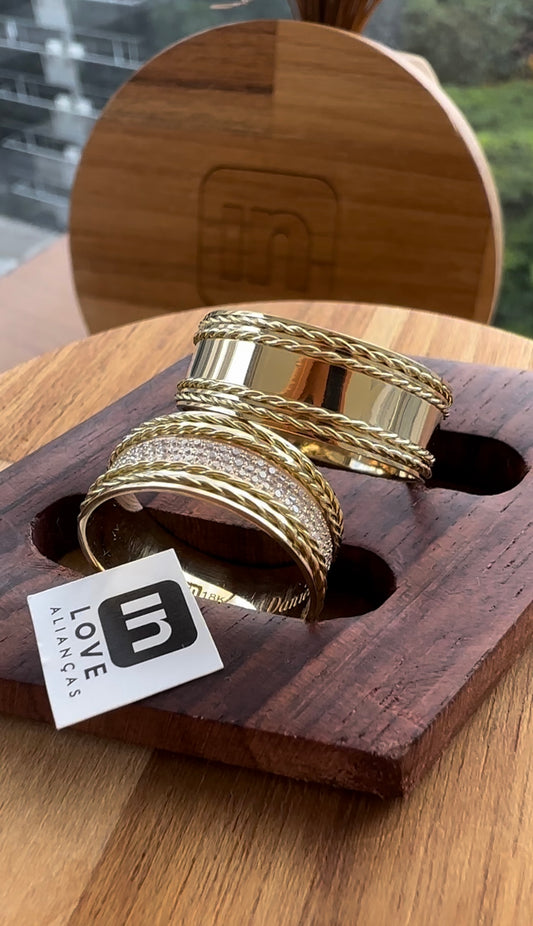 Alianças de Casamento em Ouro 18k - Modelo Bem Querer | 8mm | 12x R$1.030