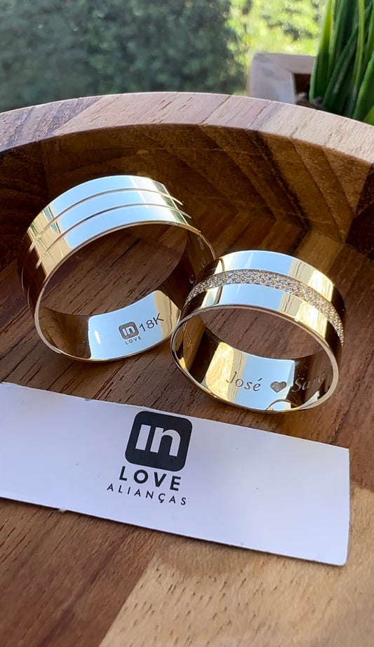 Alianças de Casamento em Ouro 18k - Modelo Quero te Amar | 8mm | 12x R$583