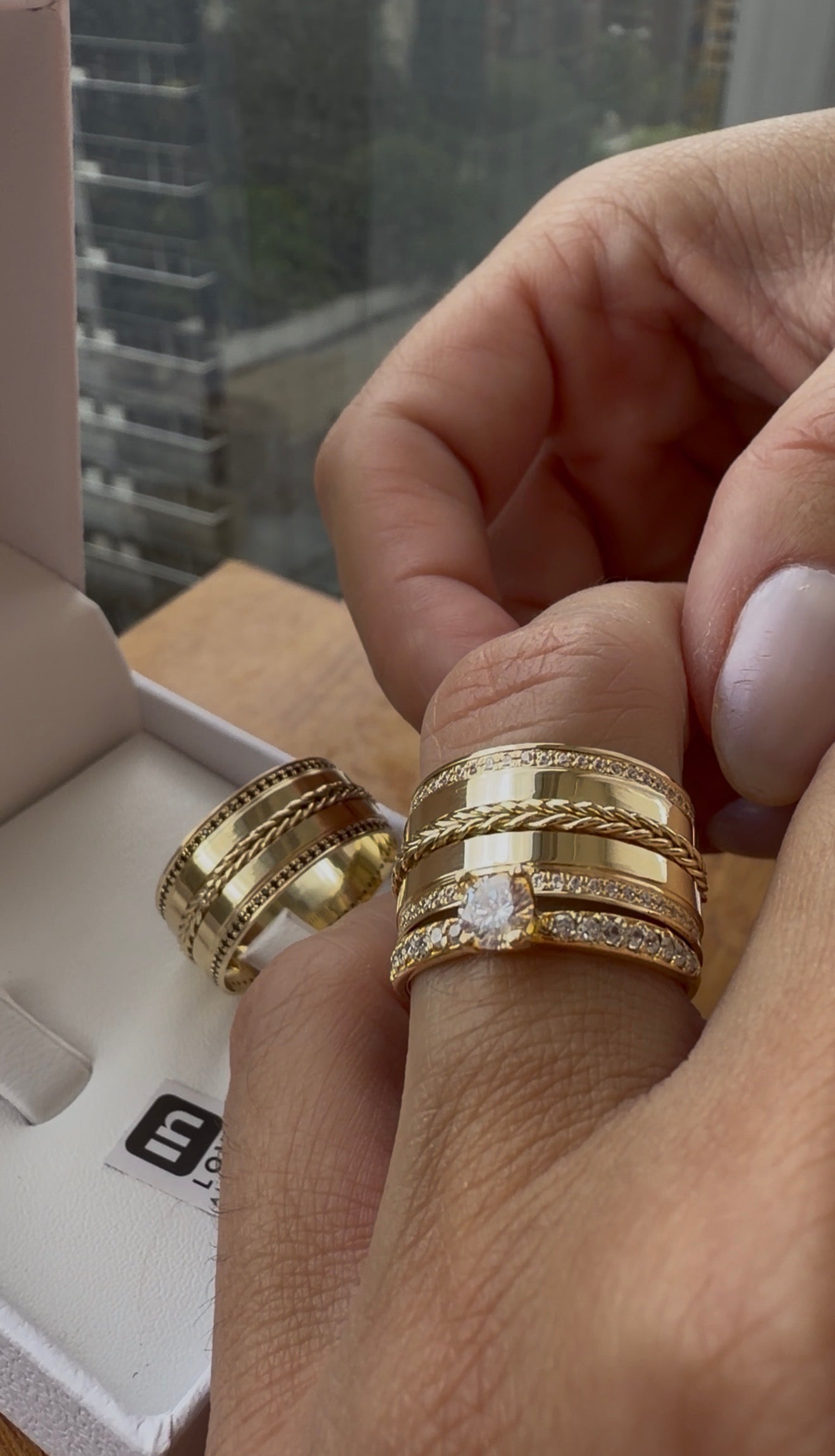 Par de Alianças em Ouro 18k - Modelo Jeito de Sentir | 10mm | 12x R$1.399.