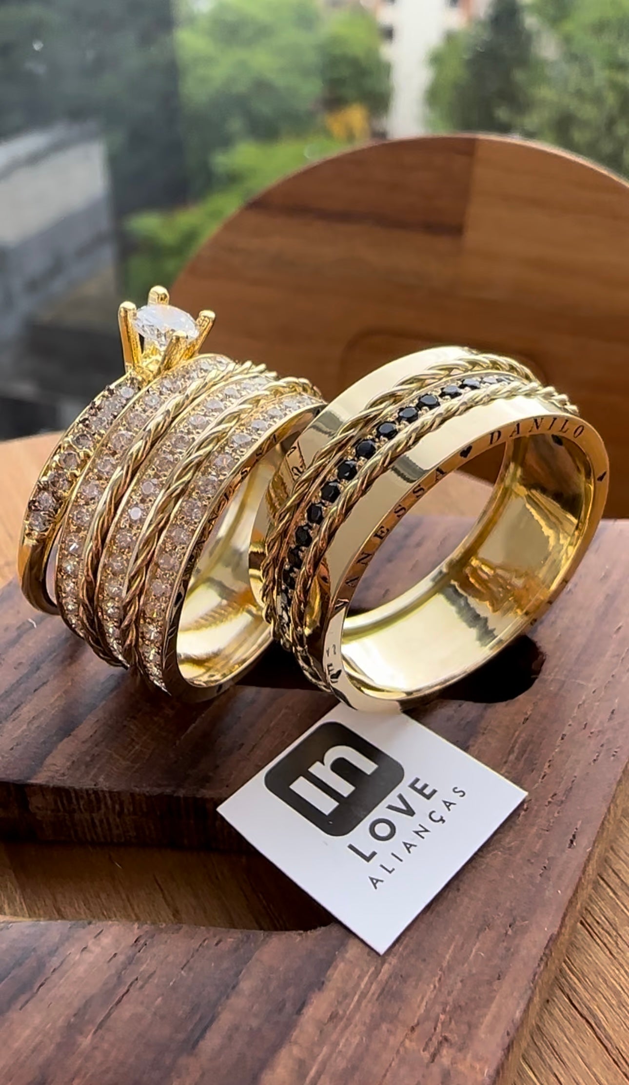 Par de Alianças em Ouro 18k - Modelo Momentos | 8mm | 12x R$1.083