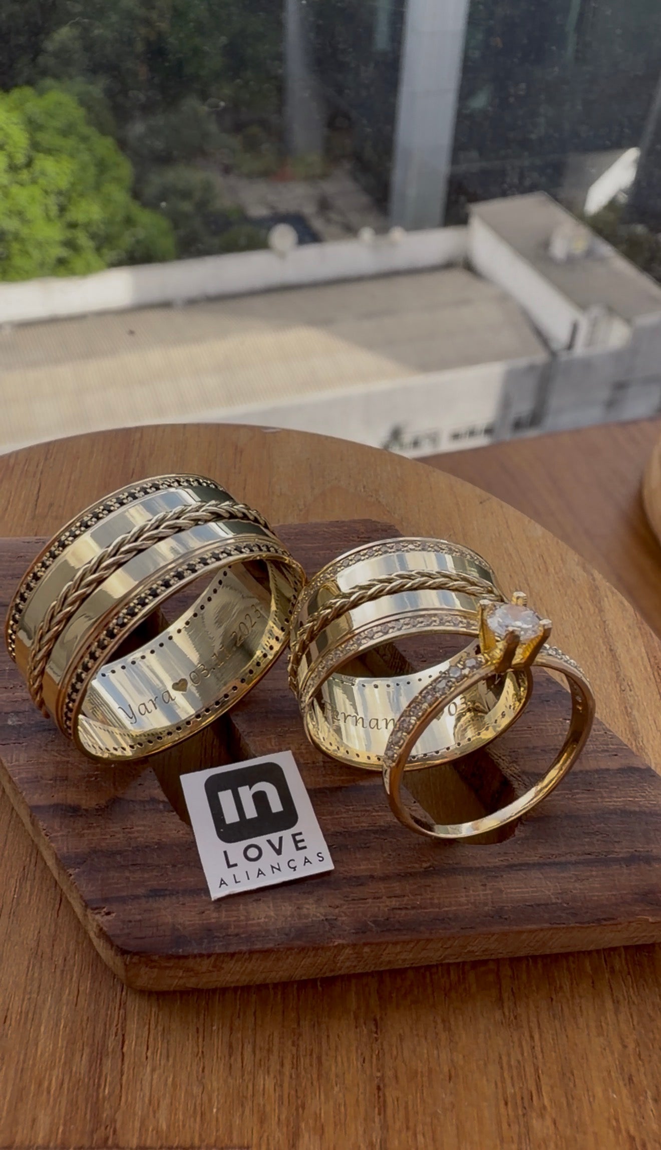 Par de Alianças em Ouro 18k - Modelo Jeito de Sentir | 10mm | 12x R$1.399.