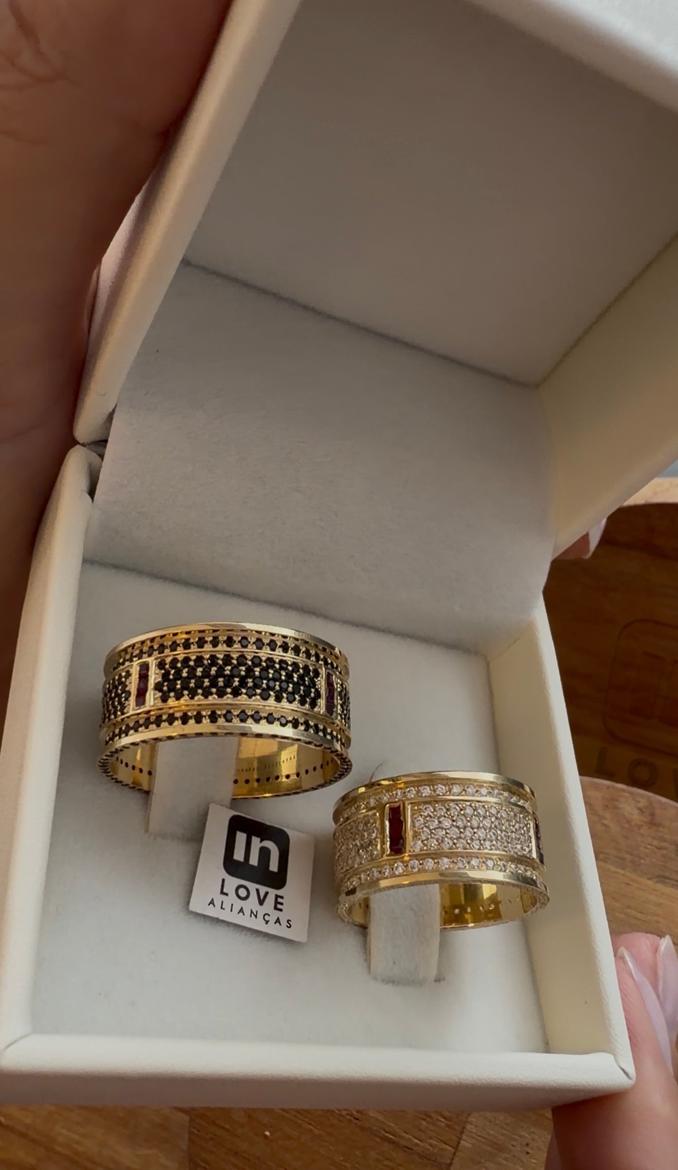 Par de Alianças em Ouro 18k - Modelo Fidelidade Duo | 10mm | 12x R$2.599.