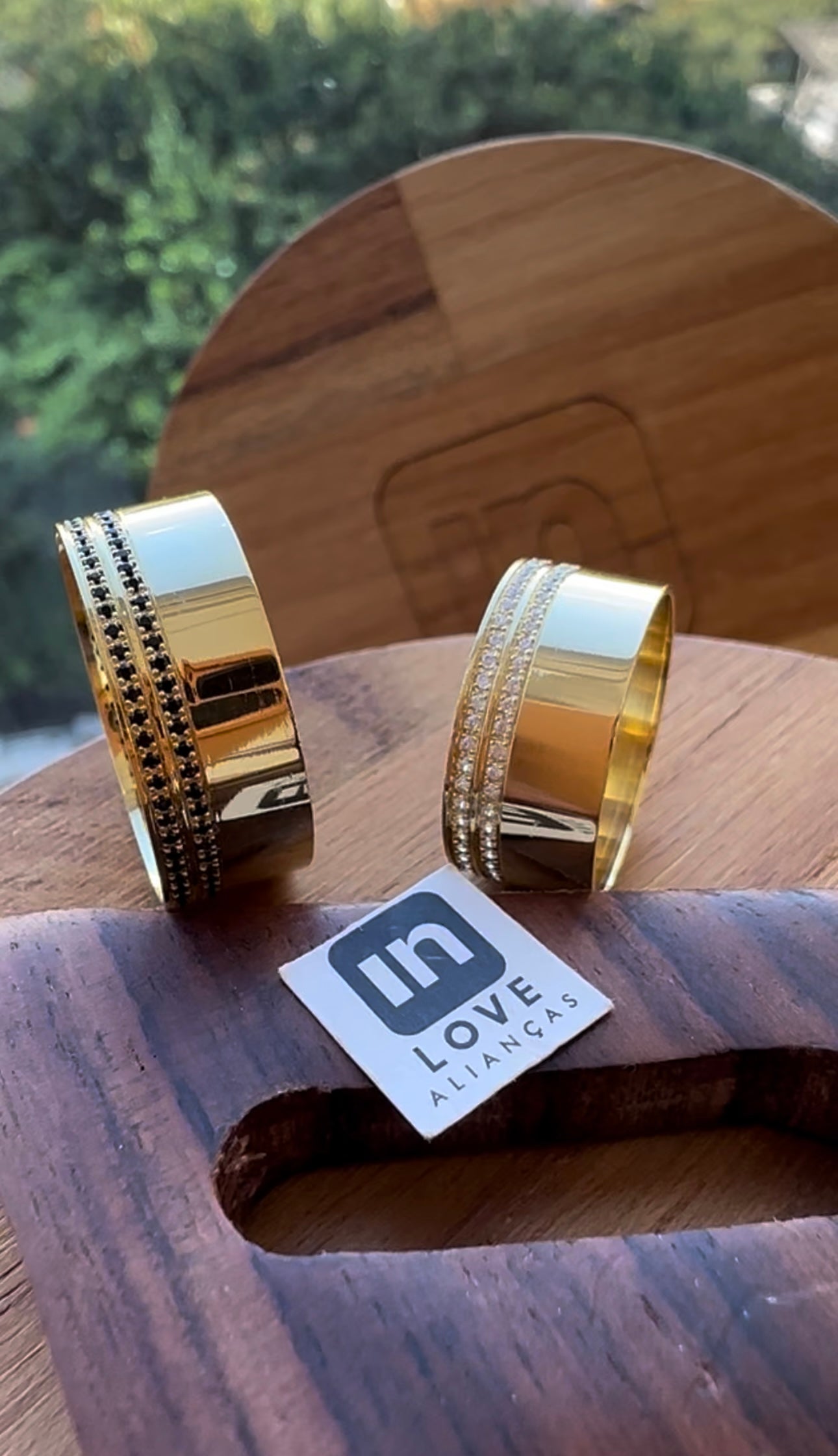 Alianças de Casamento em Ouro 18k - Modelo Sorte | 8mm | 12x R$666
