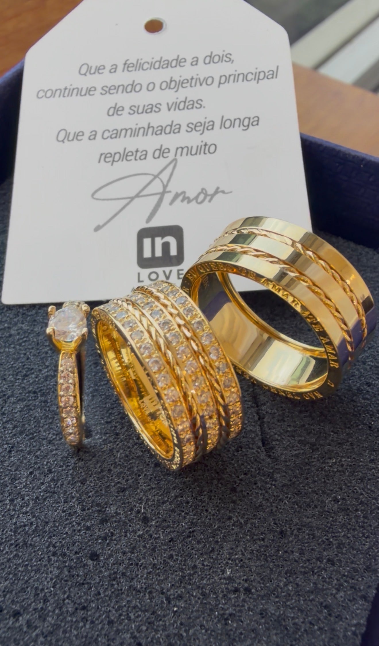 Par de Alianças em Ouro 18k - Modelo Momentos | 8mm | 12x R$1.199.