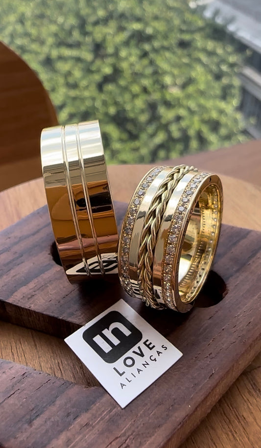 Alianças de Casamento em Ouro 18k - Modelo Jeito de Sentir | 8mm | 12x R$999.16