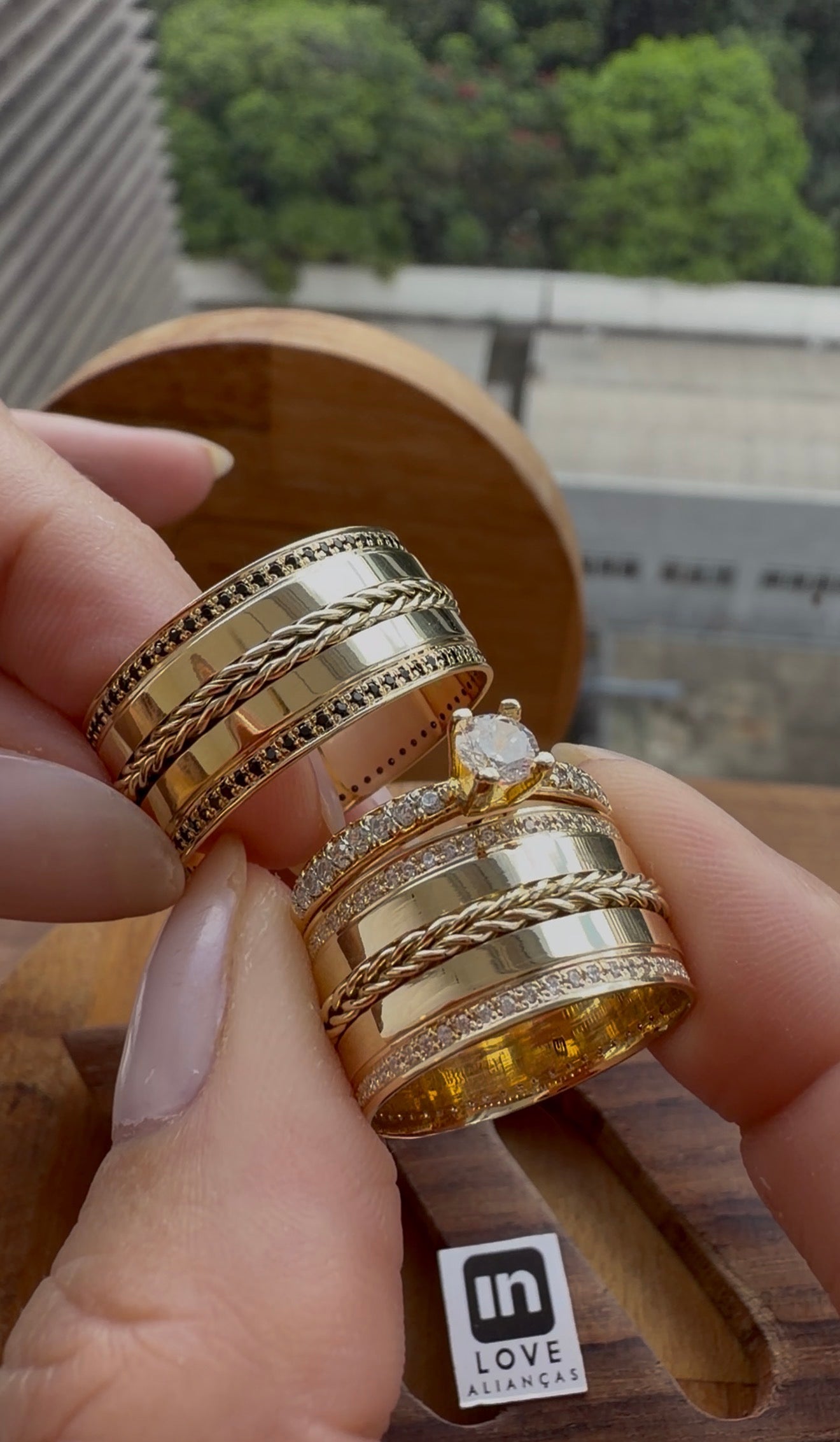 Par de Alianças em Ouro 18k - Modelo Jeito de Sentir | 10mm | 12x R$1.399.