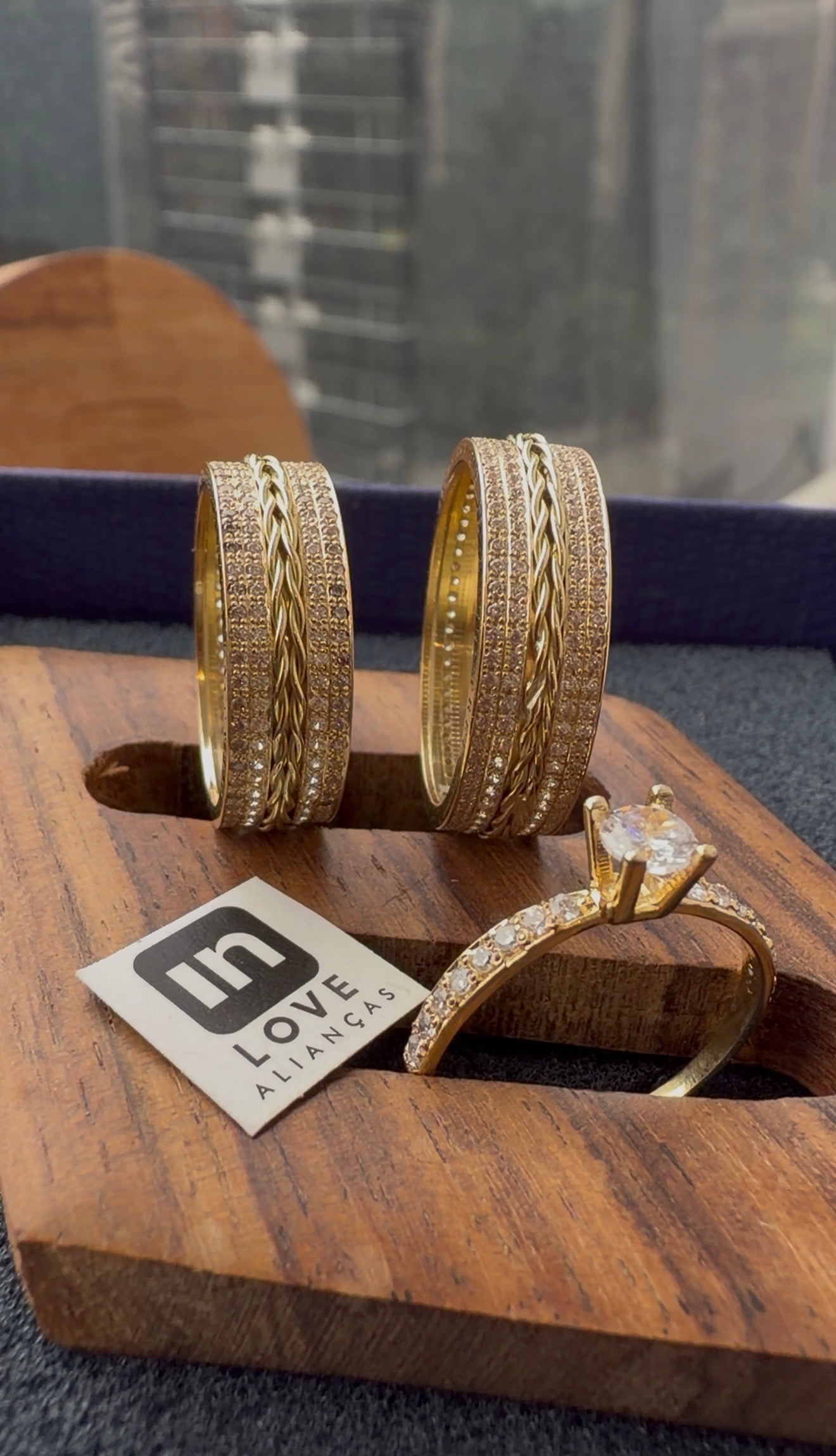 Par de Alianças em Ouro 18k - Modelo Eternity | 6mm |12x R$799