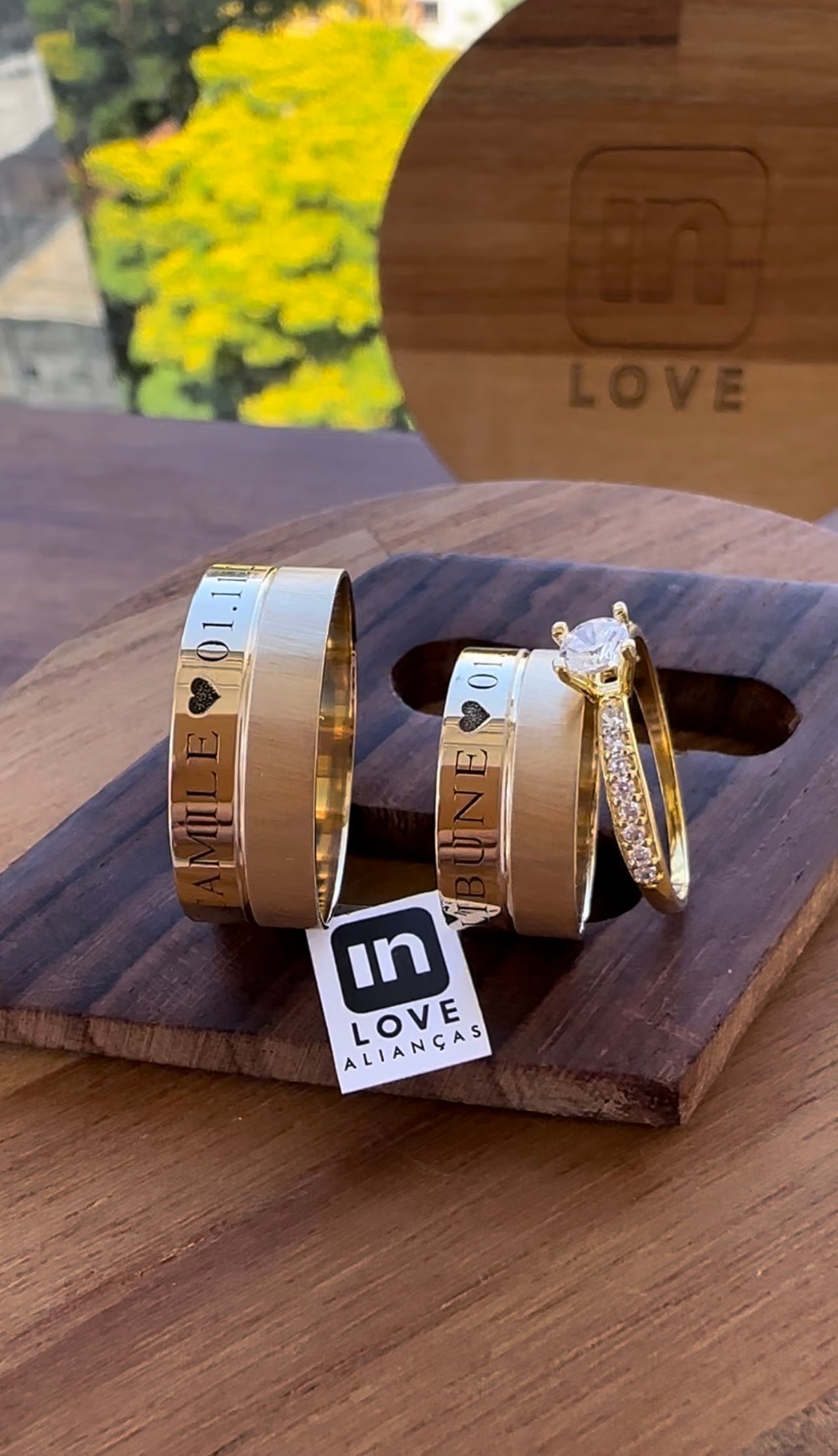 Par de Alianças em Ouro 18k - Modelo Aconchego | 8mm | 12x R$599