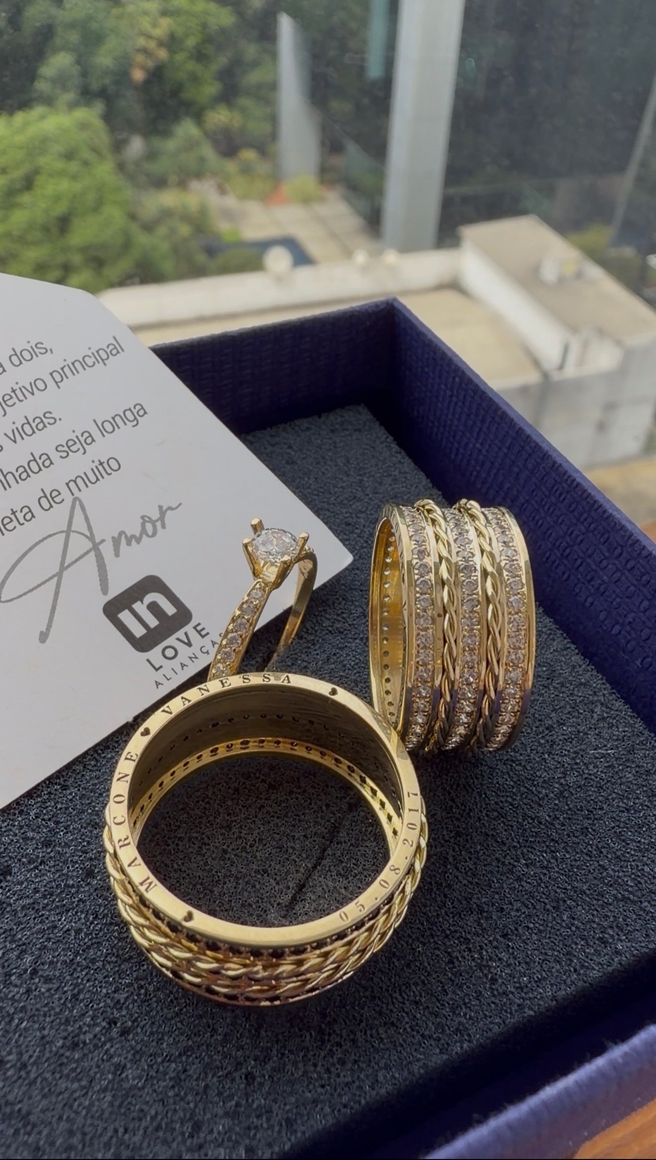 Par de Alianças em Ouro 18k - Modelo Momentos | 10mm | 12x R$1.899.