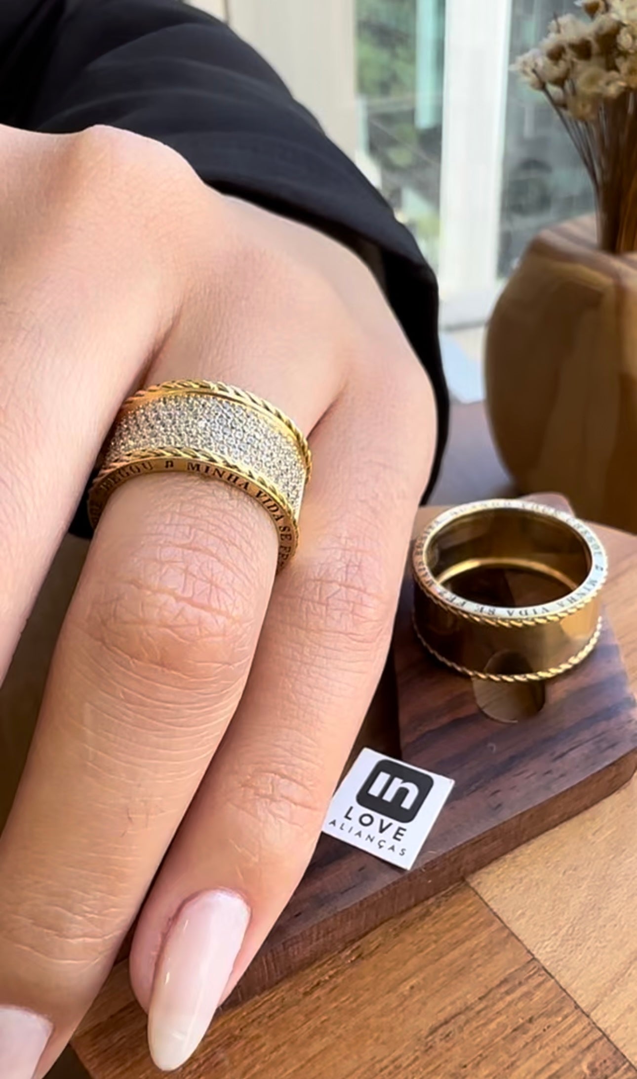 Alianças de Casamento em Ouro 18k - Modelo Sunshine | 10mm | 12x R$1.582.5