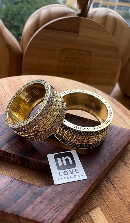 Alianças de Casamento em Ouro 18k - Modelo Esse Amor Duo | 10mm | 12x R$2.158.33