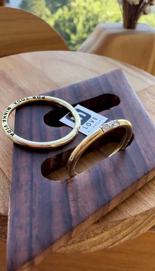 Alianças de Casamento em Ouro 18k - Modelo Sinais | 2mm | 12x R$499,16