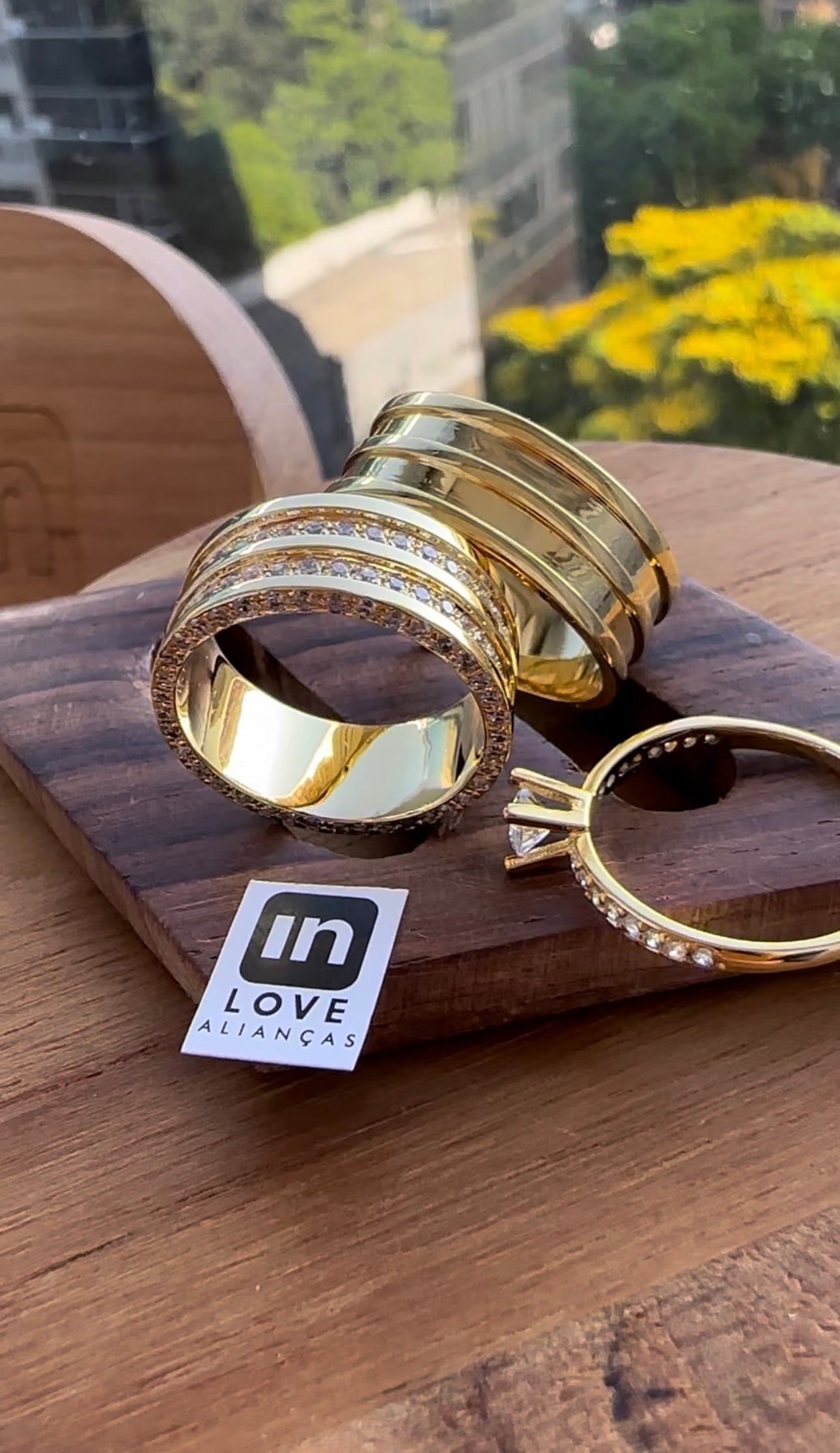 Par de Alianças em Ouro 18k - Modelo Laços Eternos | 8mm | 12x R$1.166