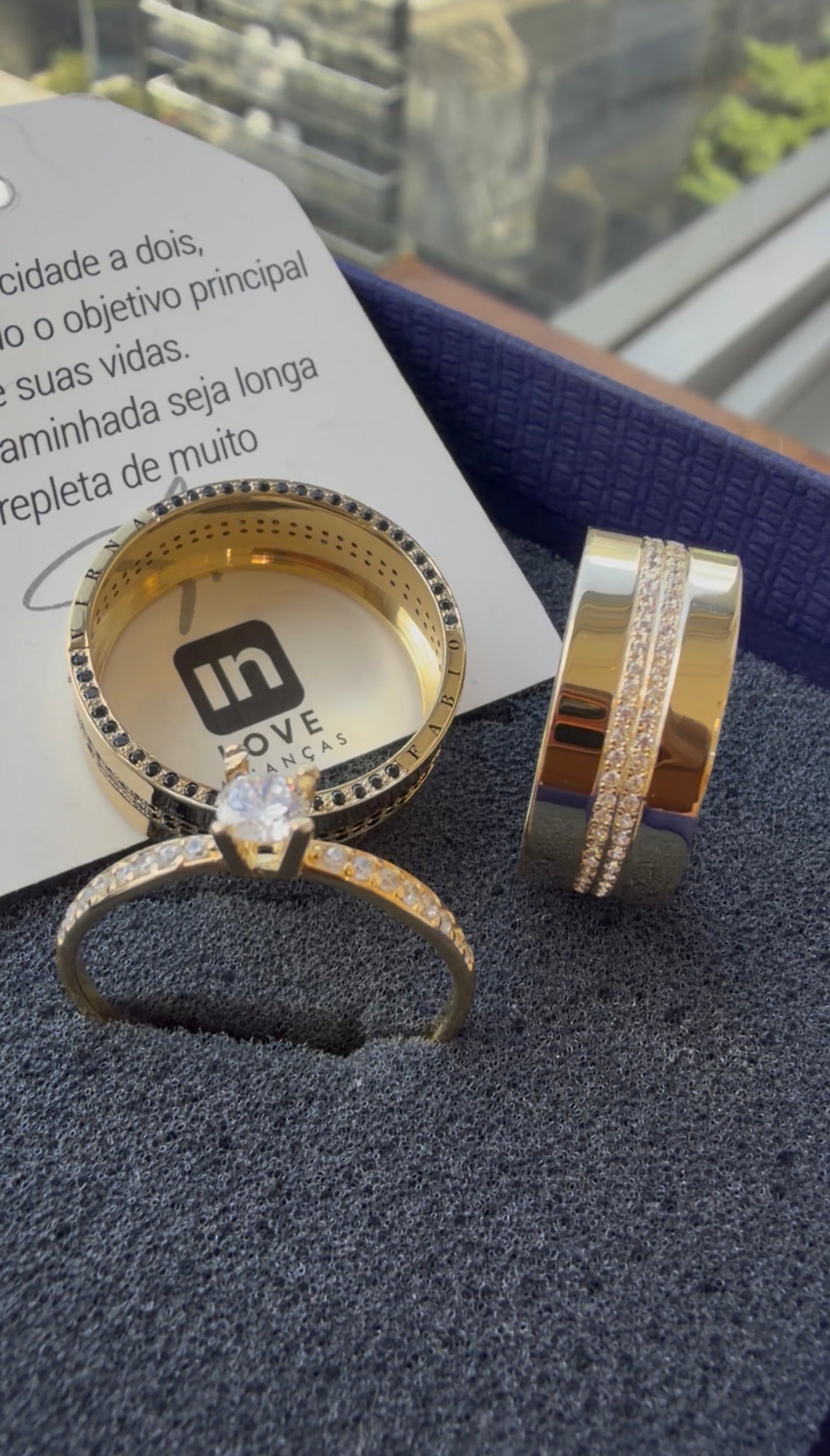 Par de Alianças em Ouro 18k - Modelo Carinho Duo | 8mm | 12x R$1.199.