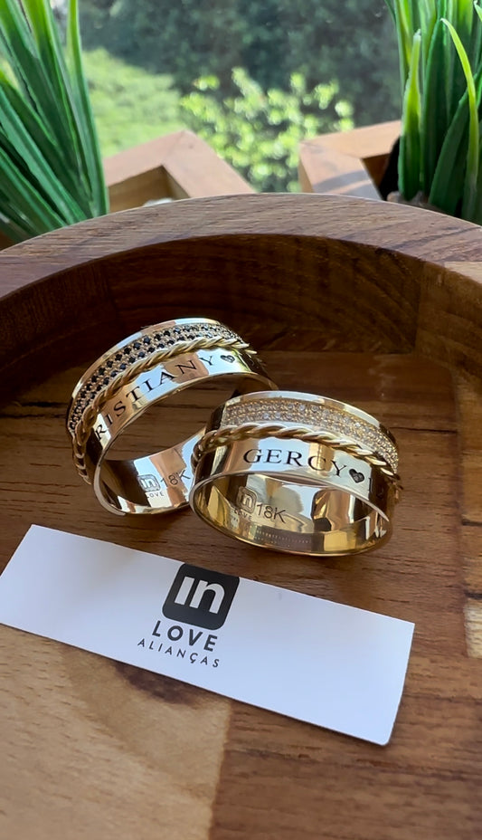 Alianças de Casamento em Ouro 18k - Modelo Encanto | 8mm | 12x R$861,66