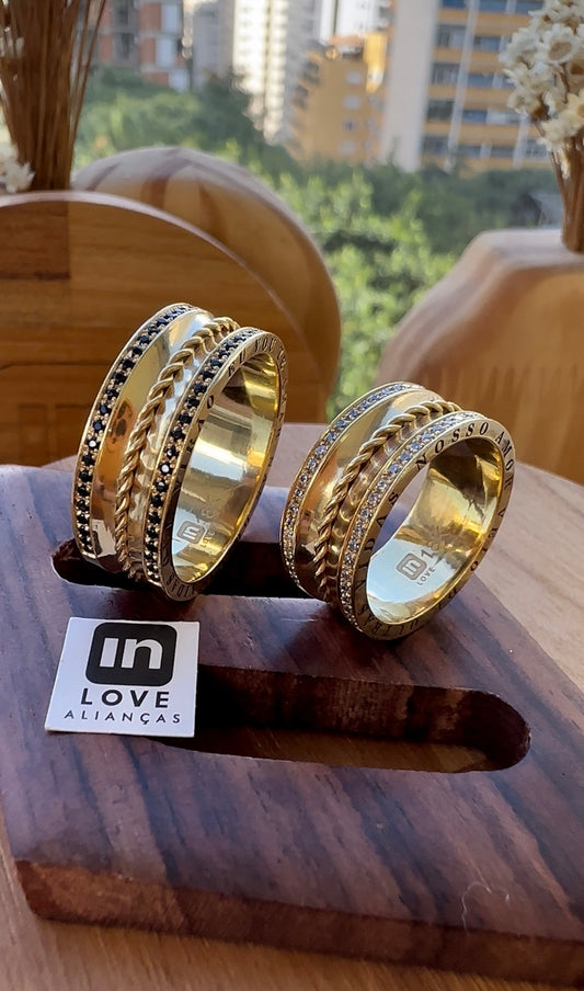 Alianças de Casamento em Ouro 18k - Modelo Ellos | 8mm | 12x R$1.666