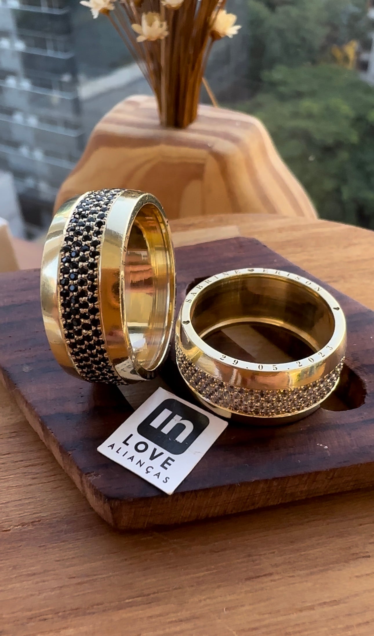 Alianças de Casamento em Ouro 18k - Modelo Sonho | 9mm | 12x R$1.833