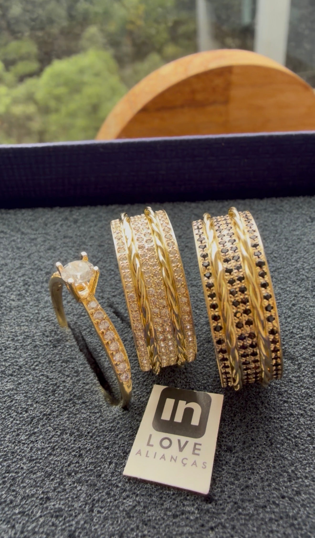 Par de Alianças em Ouro 18k - Modelo Pétalas | 7mm | 12x R$975