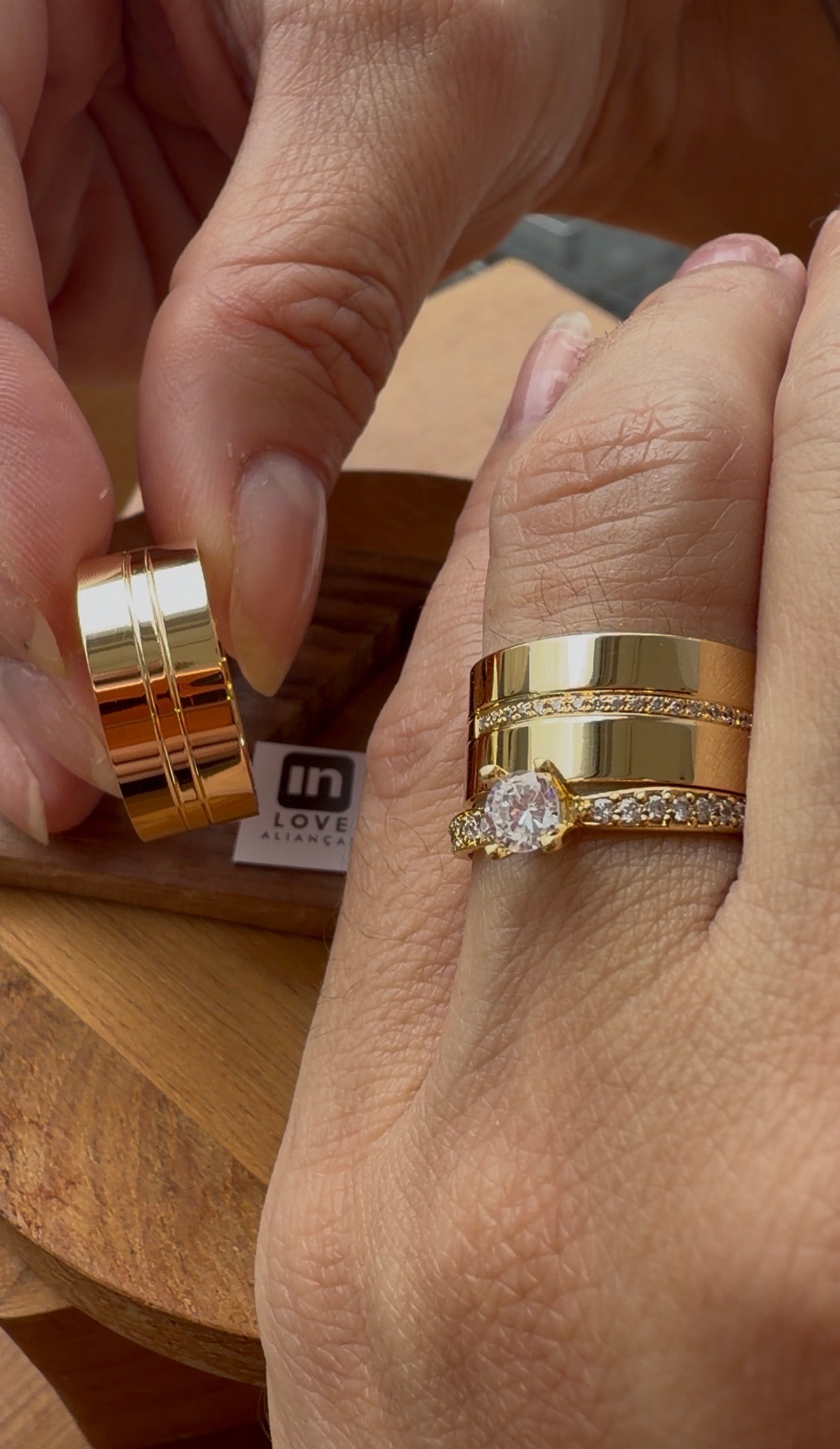 Par de Alianças em Ouro 18k - Modelo Mimosinha | 8mm | 12x R$758