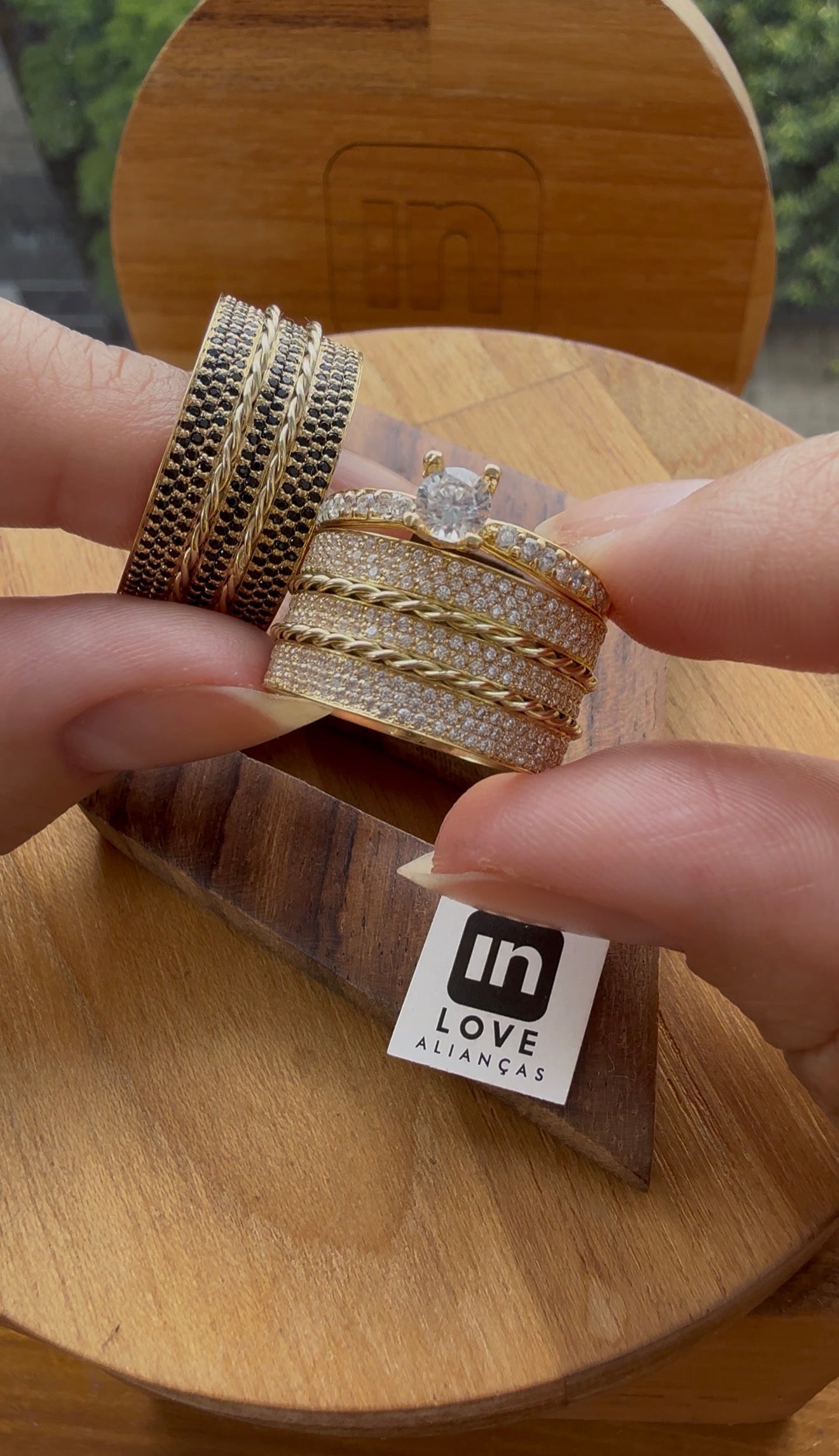 Par de Alianças em Ouro 18k - Modelo Pétalas | 10mm | 12x R$1.333