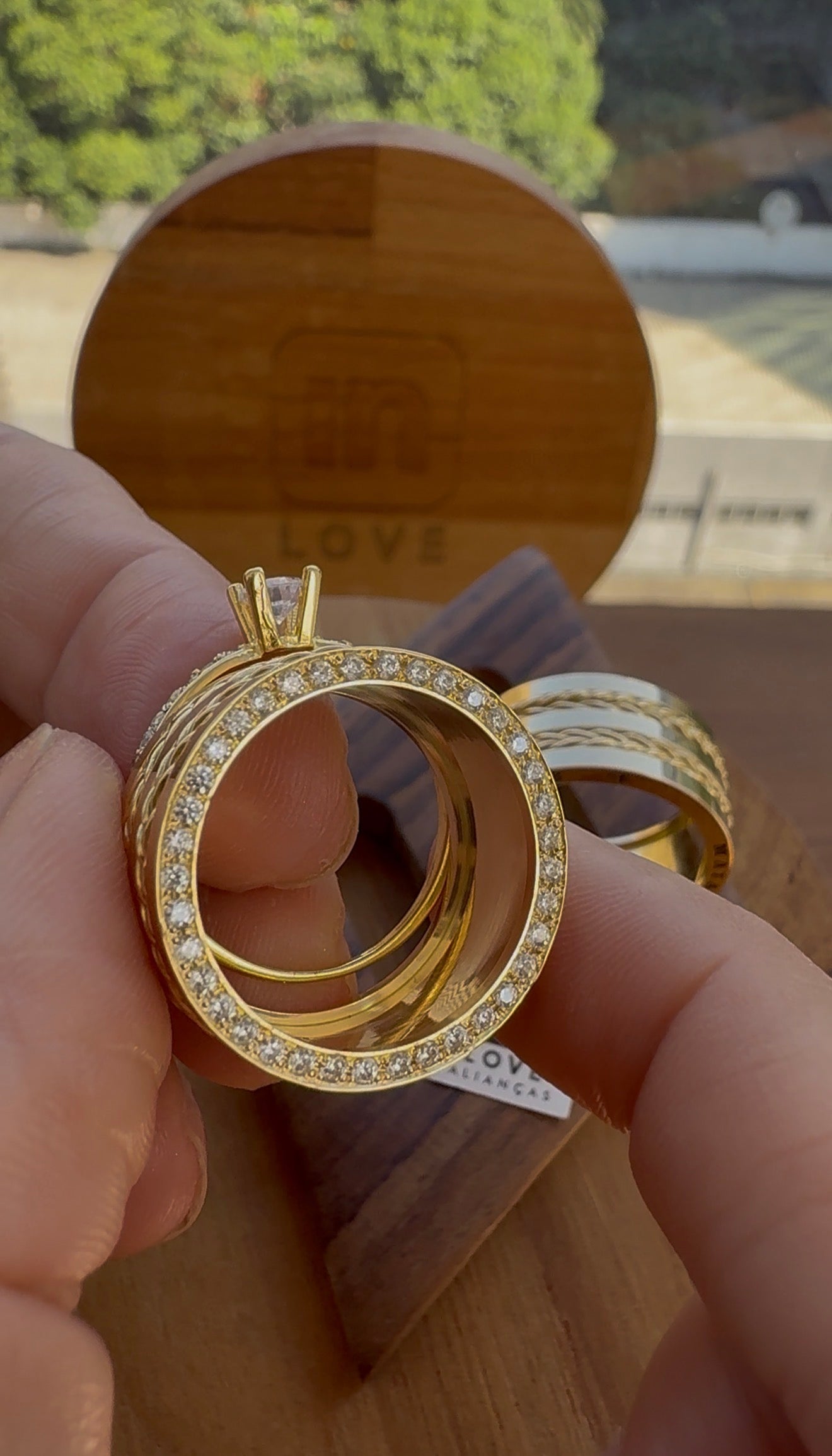Par de Alianças em Ouro 18k - Modelo Paixão | 10mm |12xR$2.599.