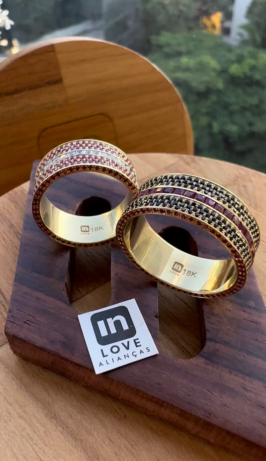 Alianças de Casamento em Ouro 18k - Modelo Cumplicidade | 8mm | 12x R$2.177,08
