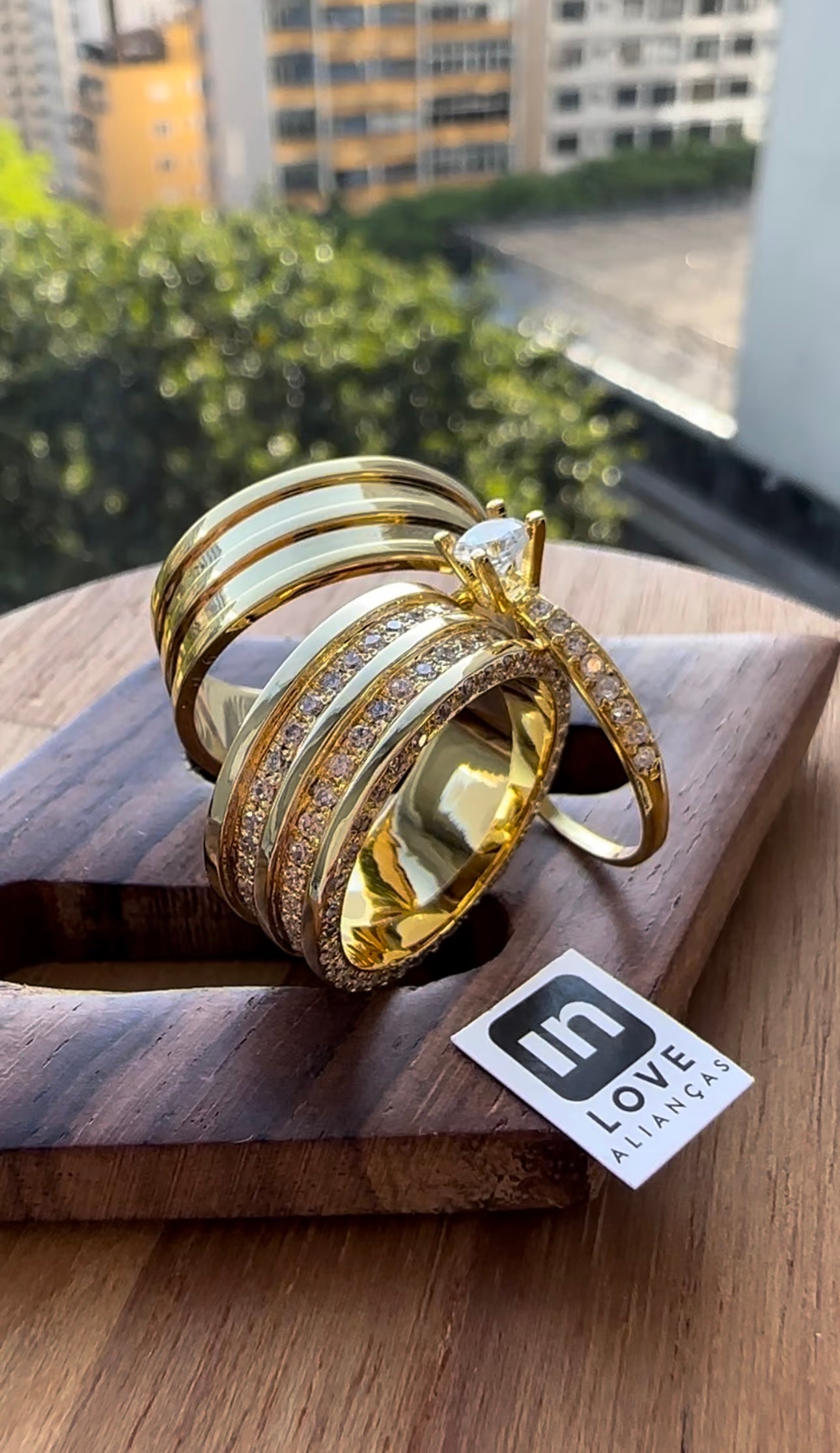 Par de Alianças em Ouro 18k - Modelo Laços Eternos | 8mm | 12x R$1.166