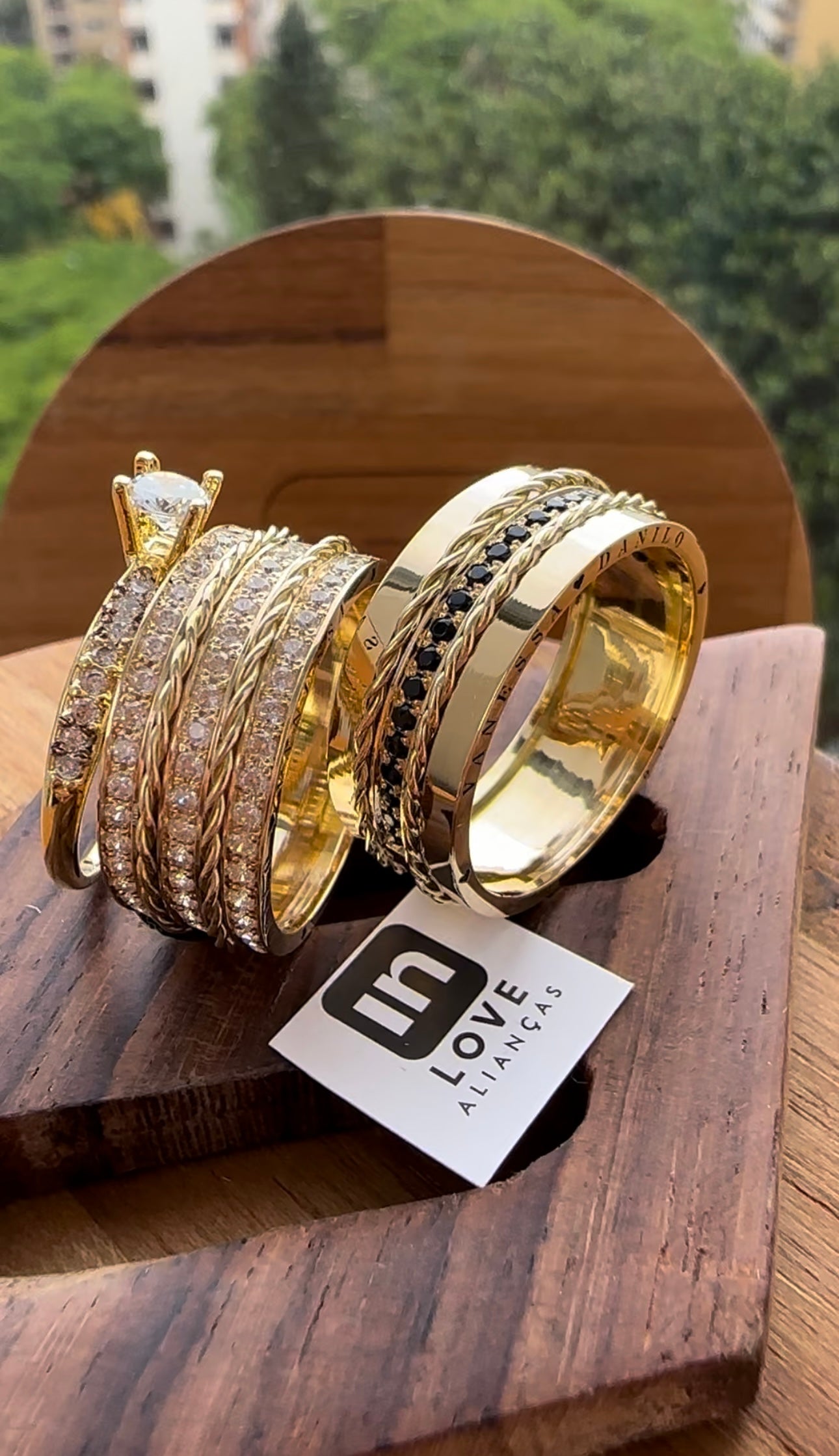 Par de Alianças em Ouro 18k - Modelo Momentos | 8mm | 12x R$1.083