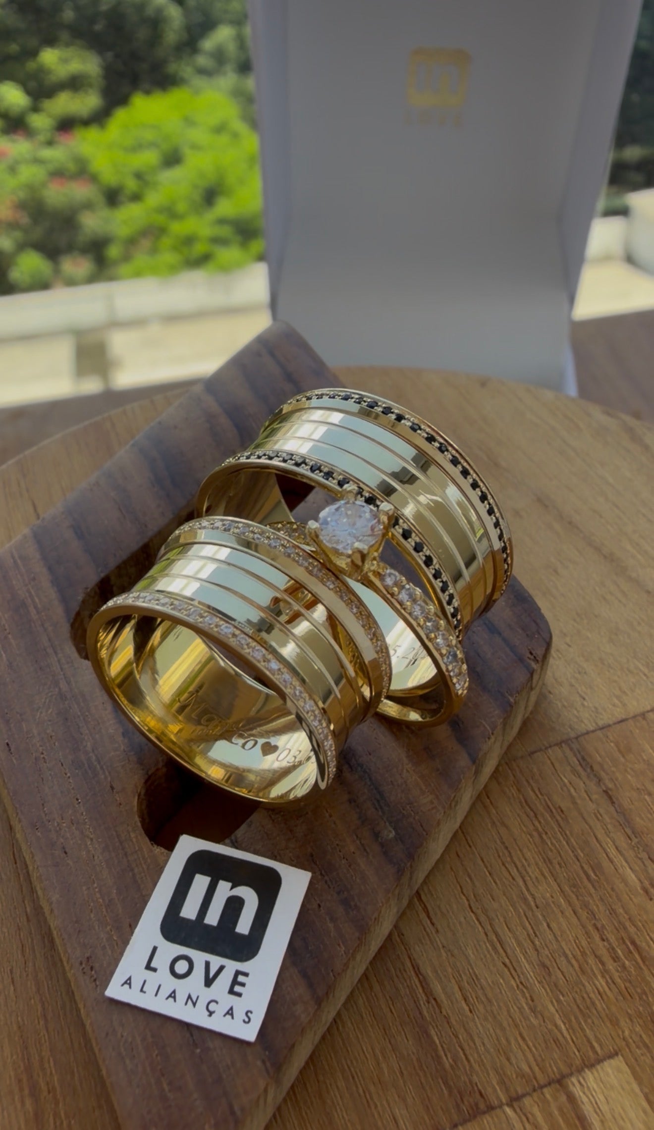 Par de Alianças em Ouro 18k - Modelo Paraíso | 9mm | 12x R$866.
