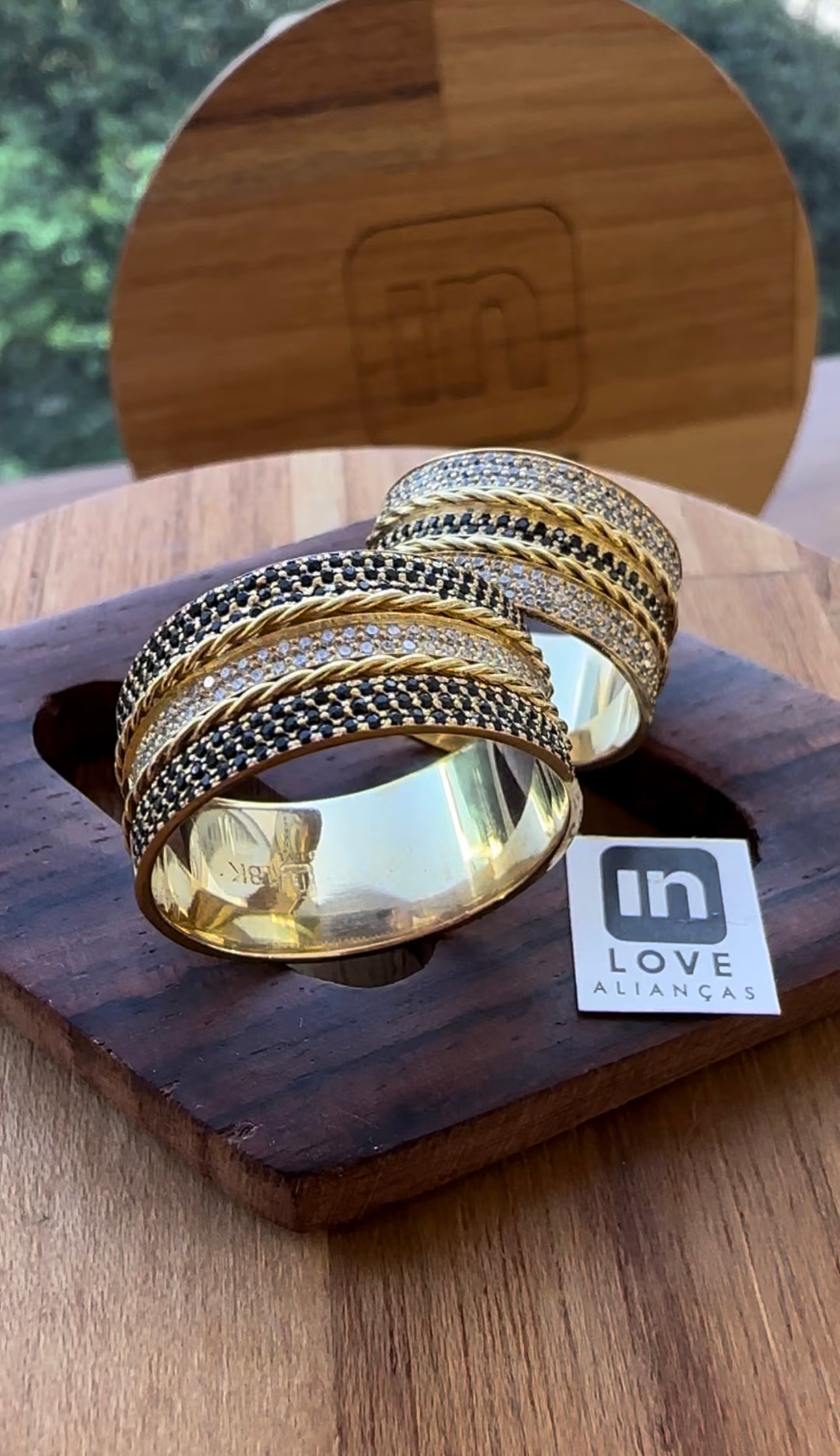 Alianças de Casamento em Ouro 18k - Modelo Pétalas | 10mm | 12x R$1.306,66