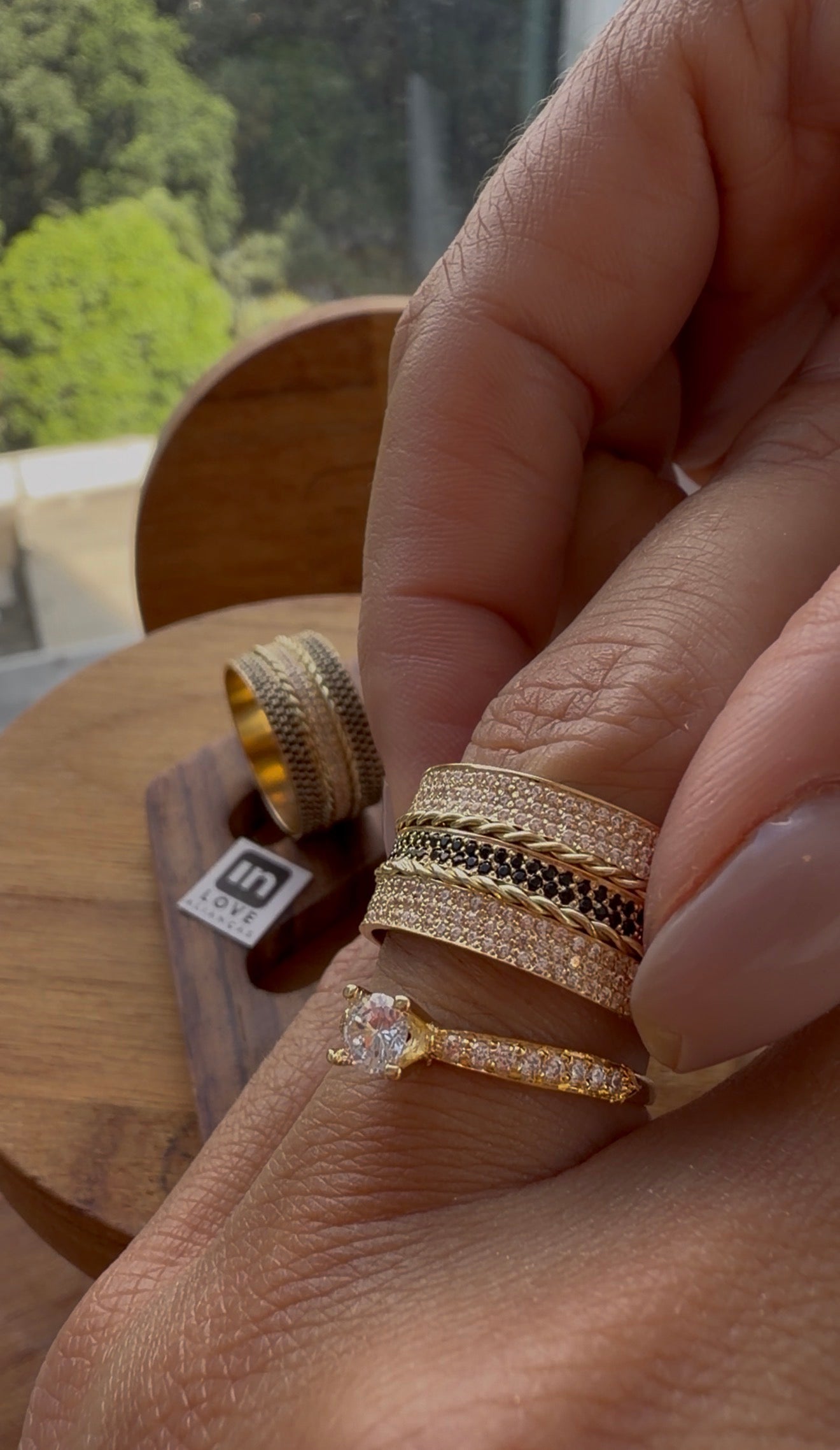 Par de Alianças em Ouro 18k - Modelo Pétalas | 10mm | 12x R$1.599.