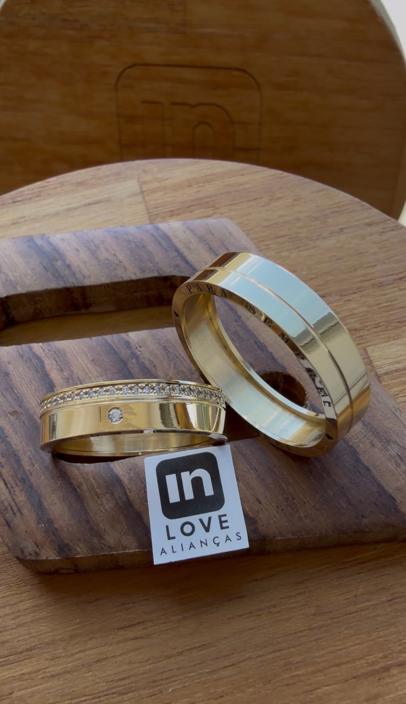 Par de Alianças em Ouro 18k - Modelo Lírios | 5mm | 12x R$758