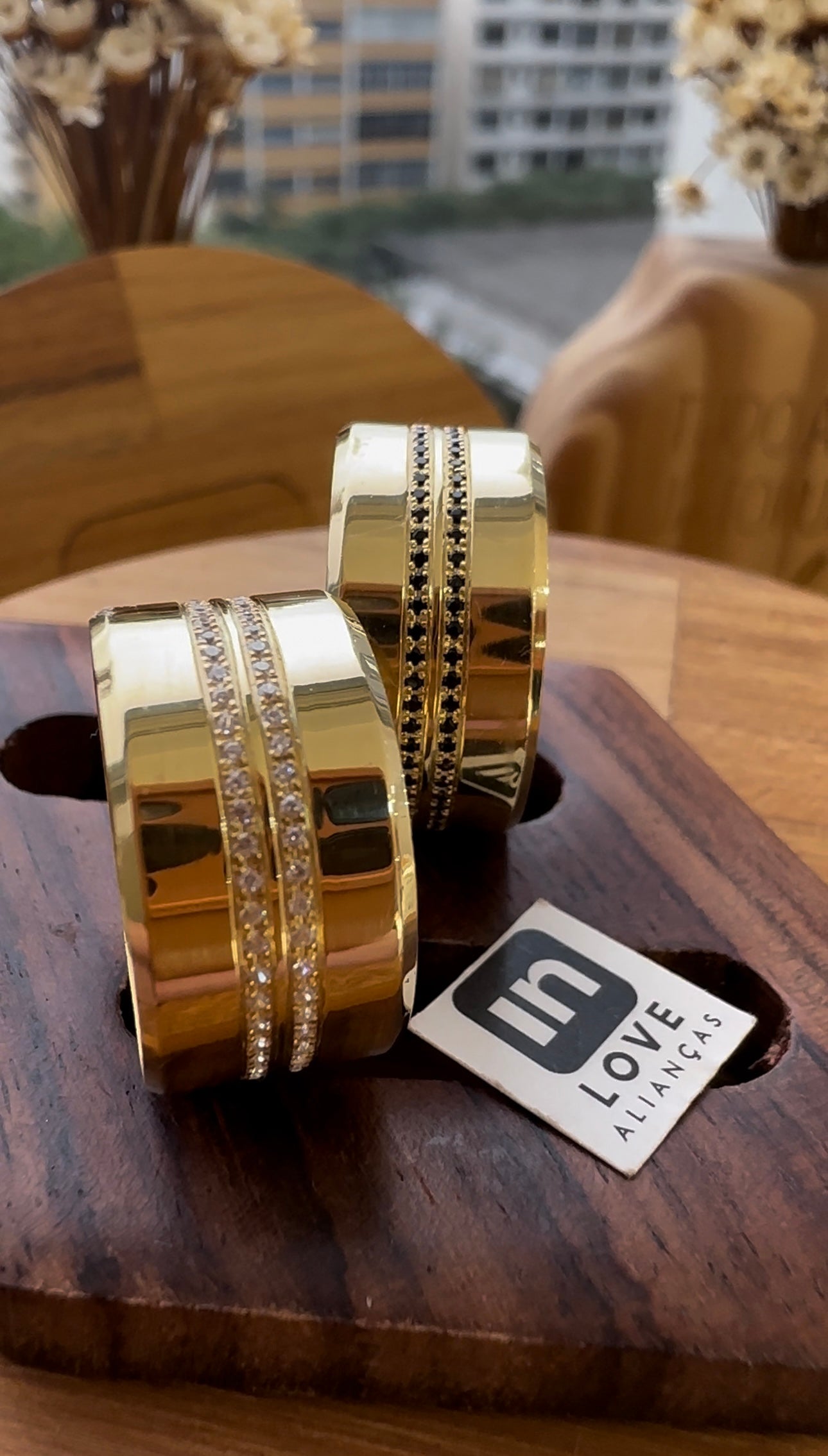 Alianças de Casamento em Ouro 18k - Modelo Meu Sorriso | 10mm | 12x R$833,00