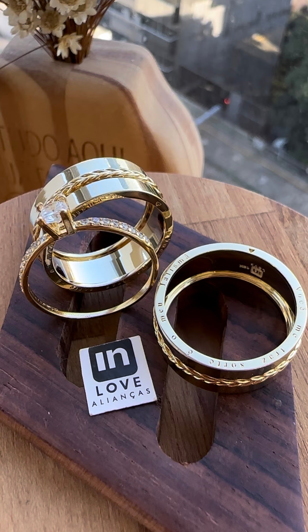 Alianças de Casamento em Ouro 18k - Modelo Talismã | 8mm | 12x R$999