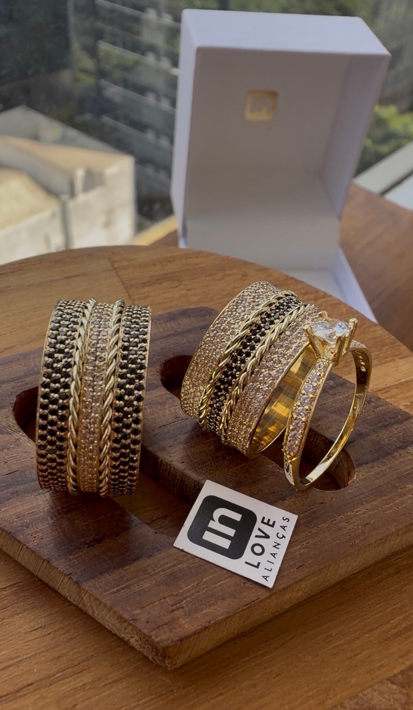 Par de Alianças em Ouro 18k - Modelo Pétalas | 10mm | 12x R$1.599.