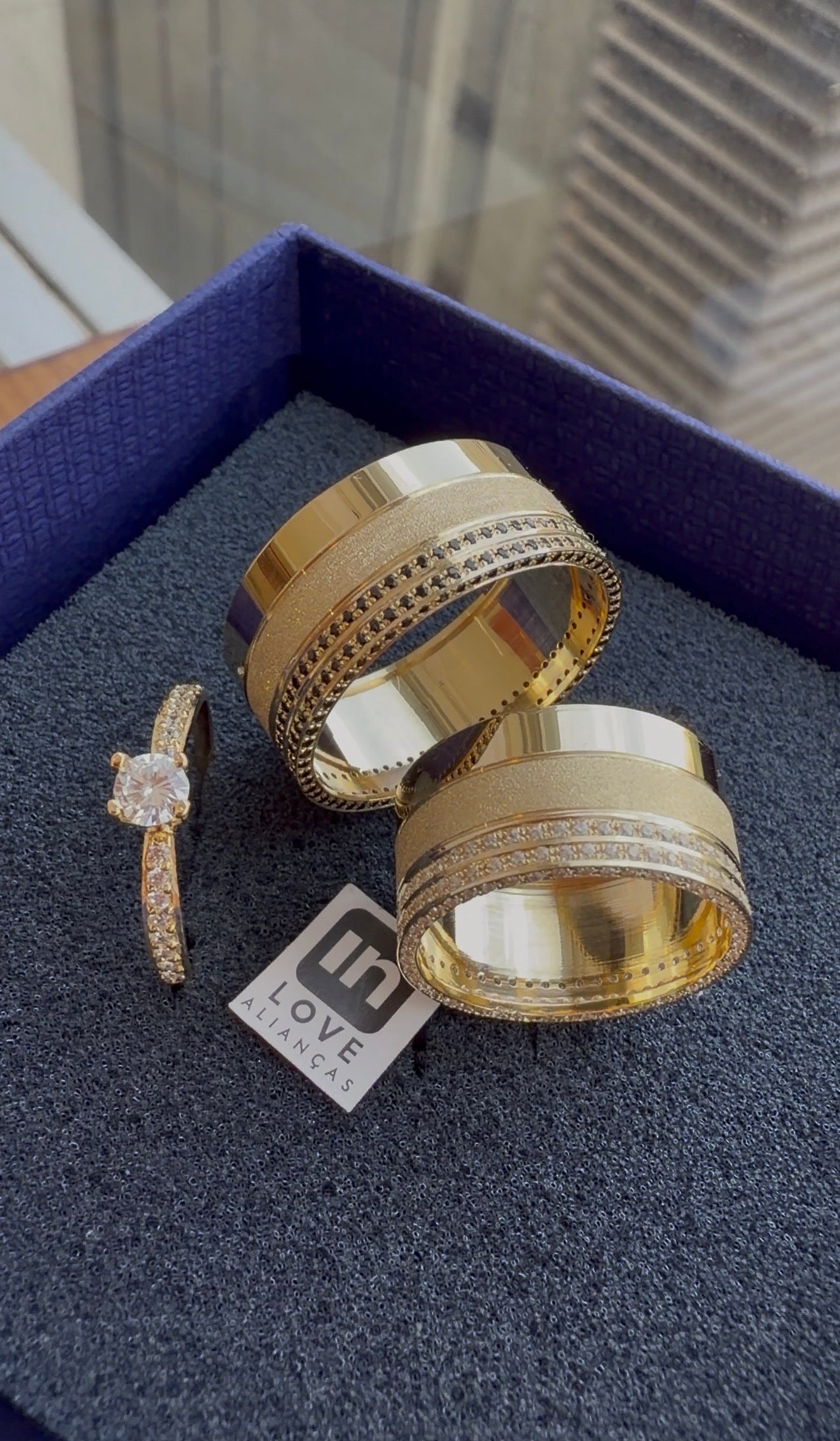 Par de Alianças em Ouro 18k - Modelo Declarações | 10mm | 12x R$1.299.