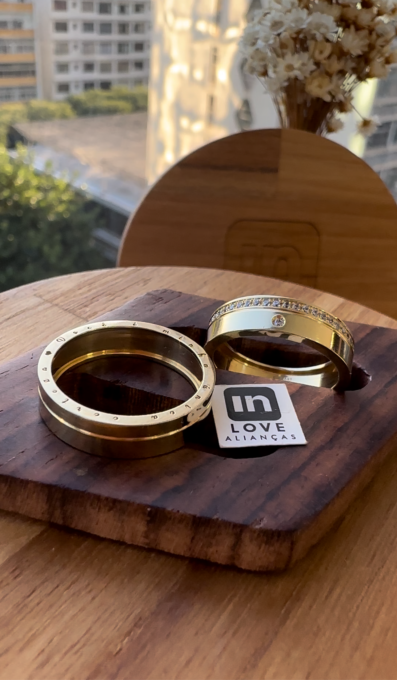 Alianças de Casamento em Ouro 18k - Modelo Lírios | 5mm | 12x R$661,66